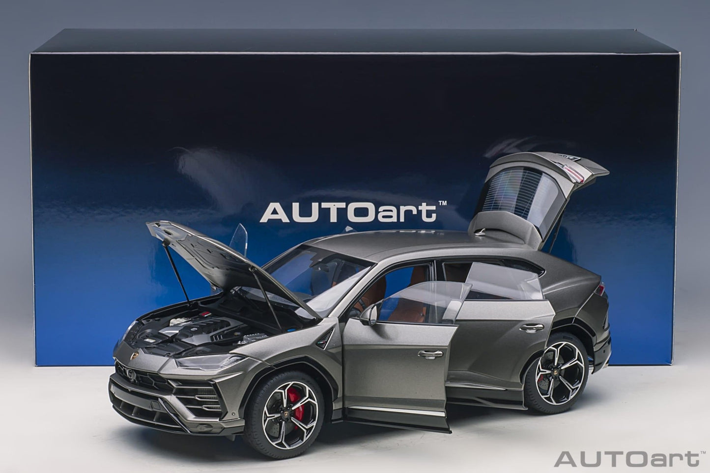 AutoArt Lamborghini Urus - Grigio Titans 1:18 Modell - Artexio