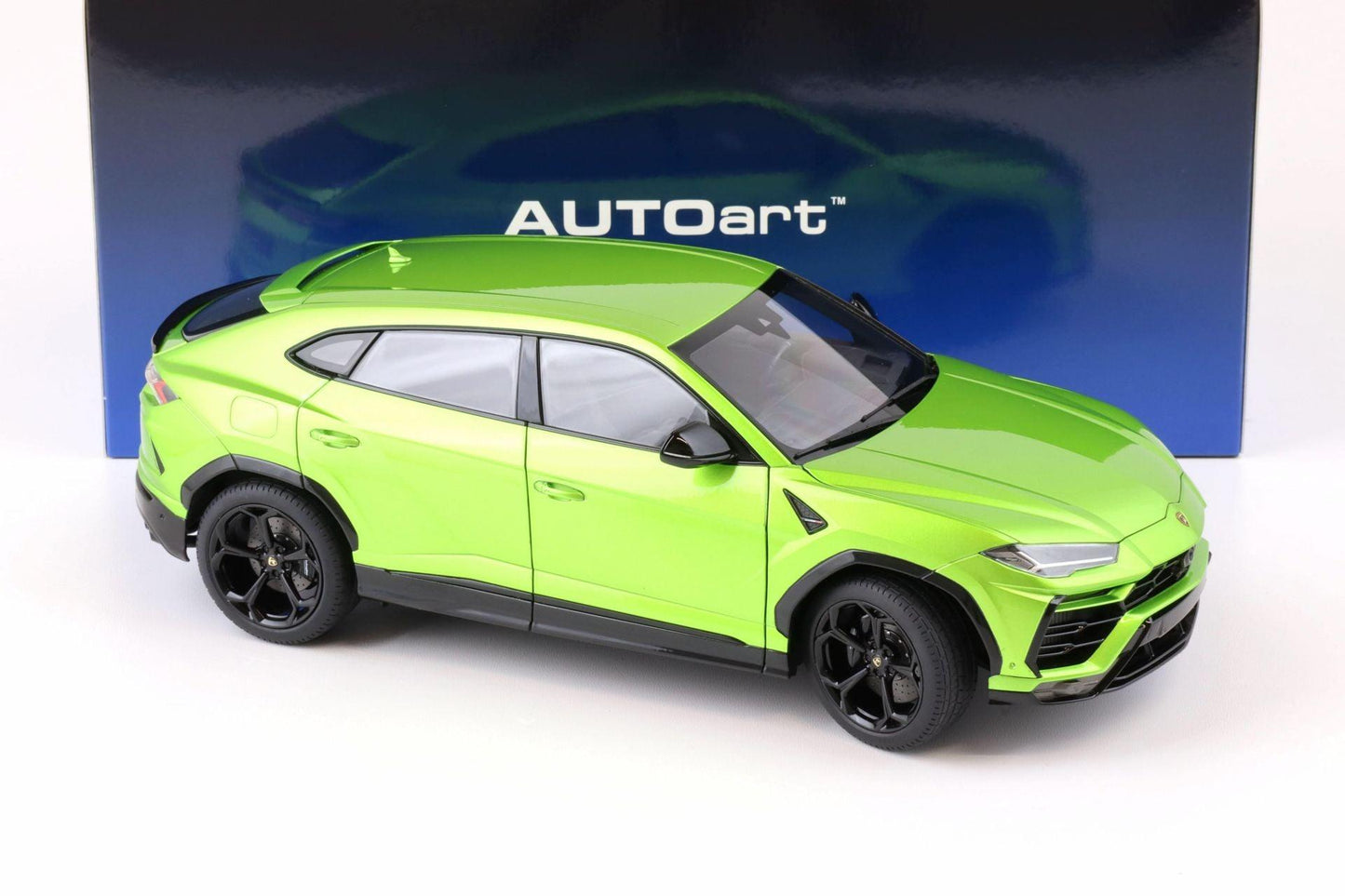 AutoArt Lamborghini Urus - Verde Selvans 1:18 Modell - Artexio