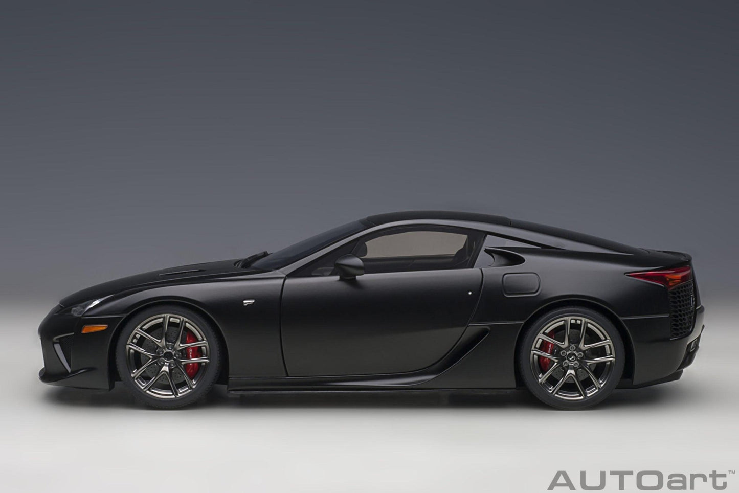 AutoArt Lexus LFA - Matt Black 1:18 Modell - Artexio