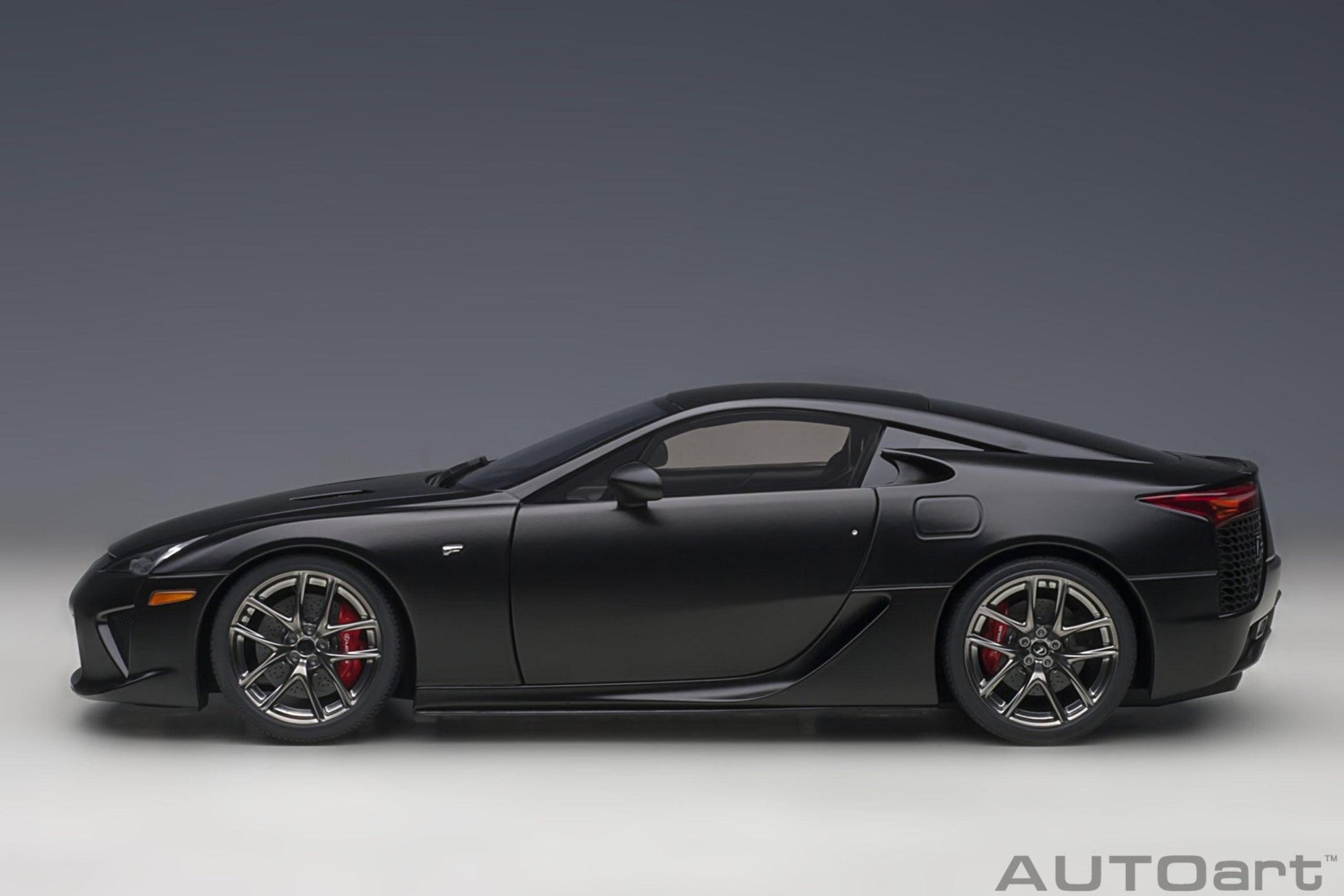 AutoArt Lexus LFA - Matt Black 1:18 Modell - Artexio