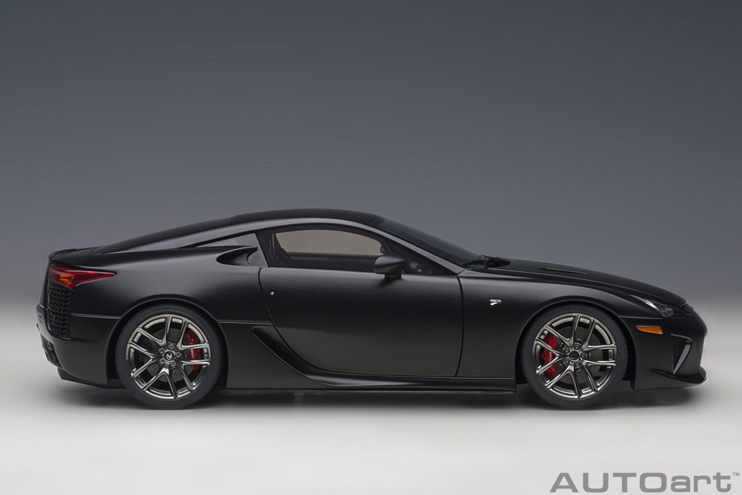 AutoArt Lexus LFA - Matt Black 1:18 Modell - Artexio