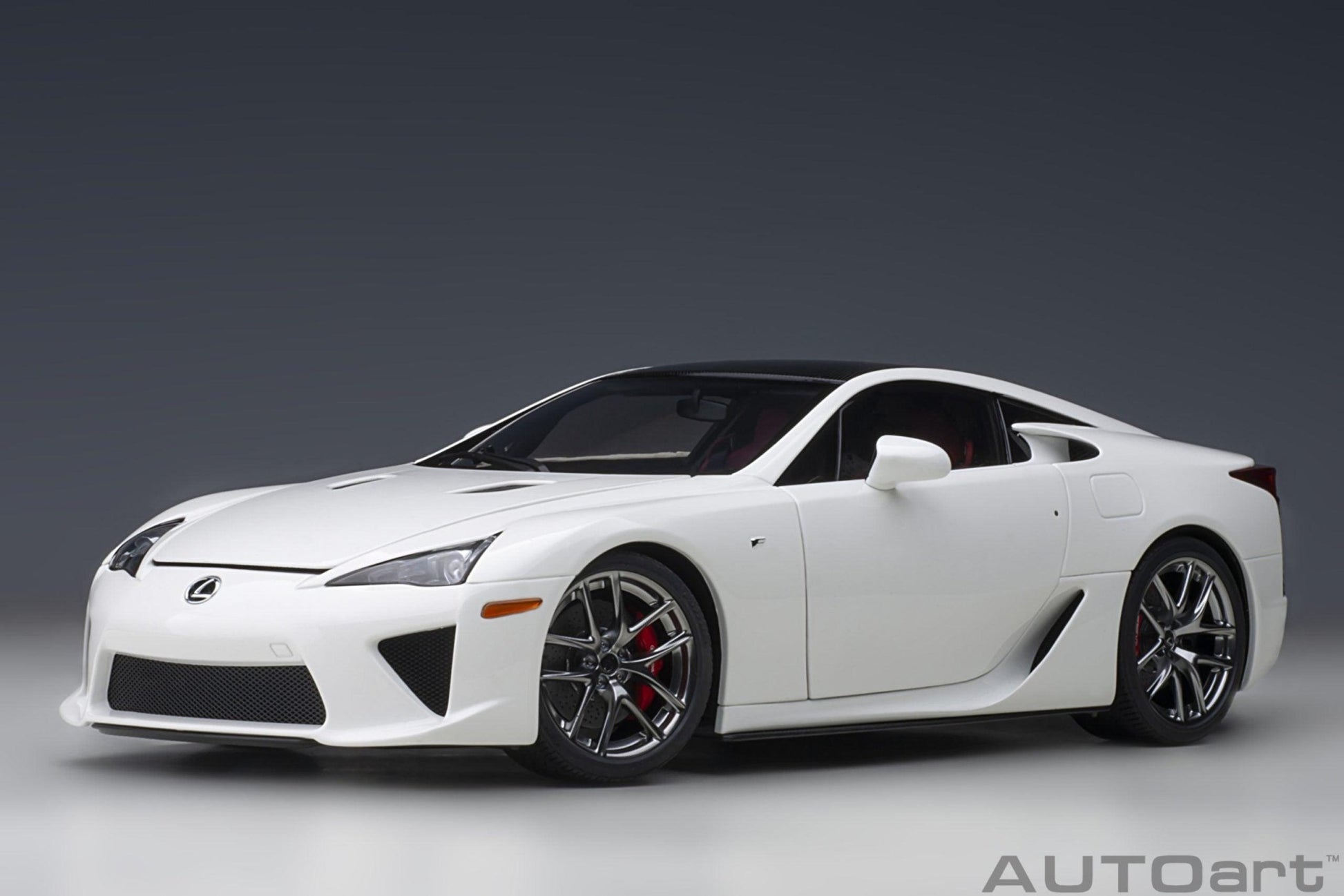 AutoArt Lexus LFA - Whitest White/Carbon 1:18 Modell - Artexio