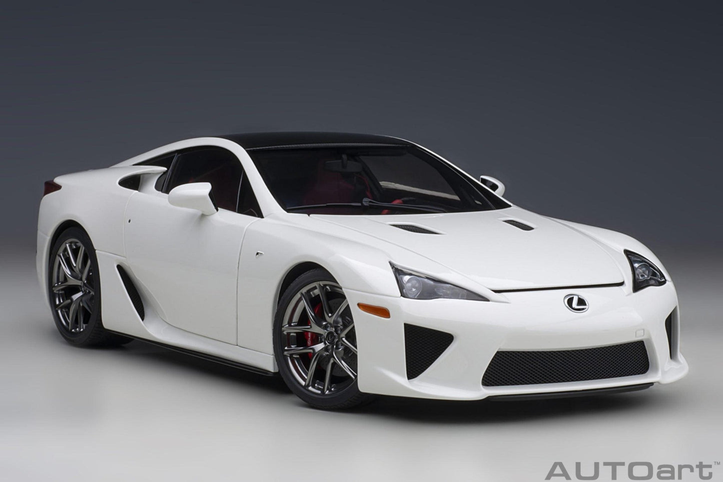 AutoArt Lexus LFA - Whitest White/Carbon 1:18 Modell - Artexio