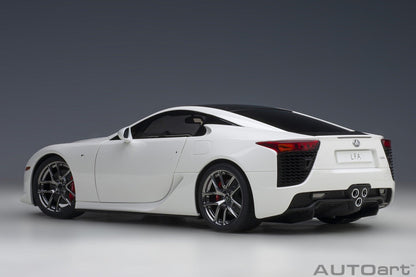 AutoArt Lexus LFA - Whitest White/Carbon 1:18 Modell - Artexio