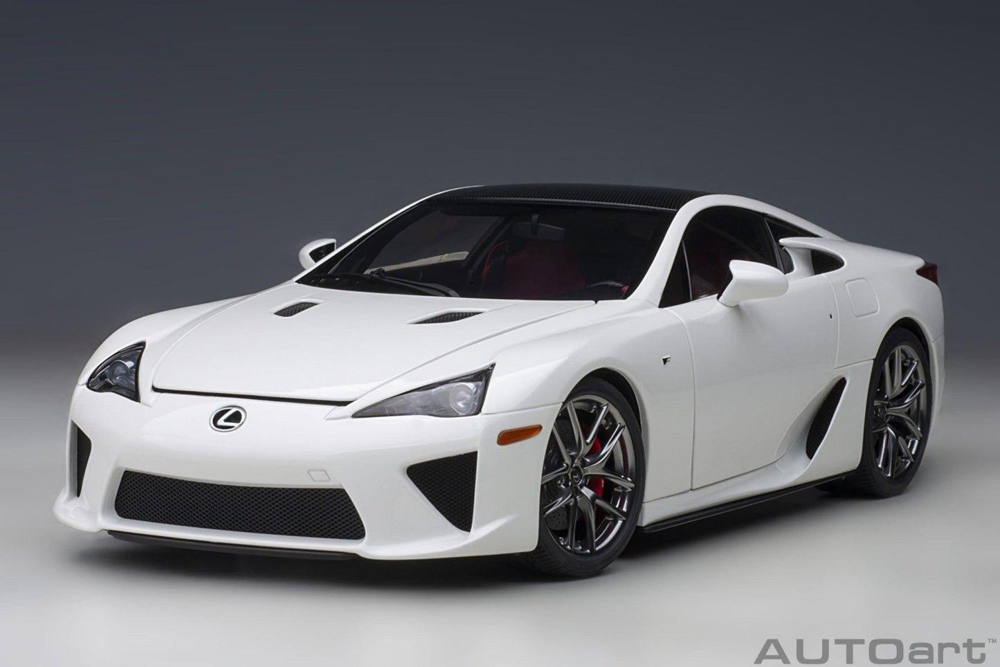 AutoArt Lexus LFA - Whitest White/Carbon 1:18 Modell - Artexio