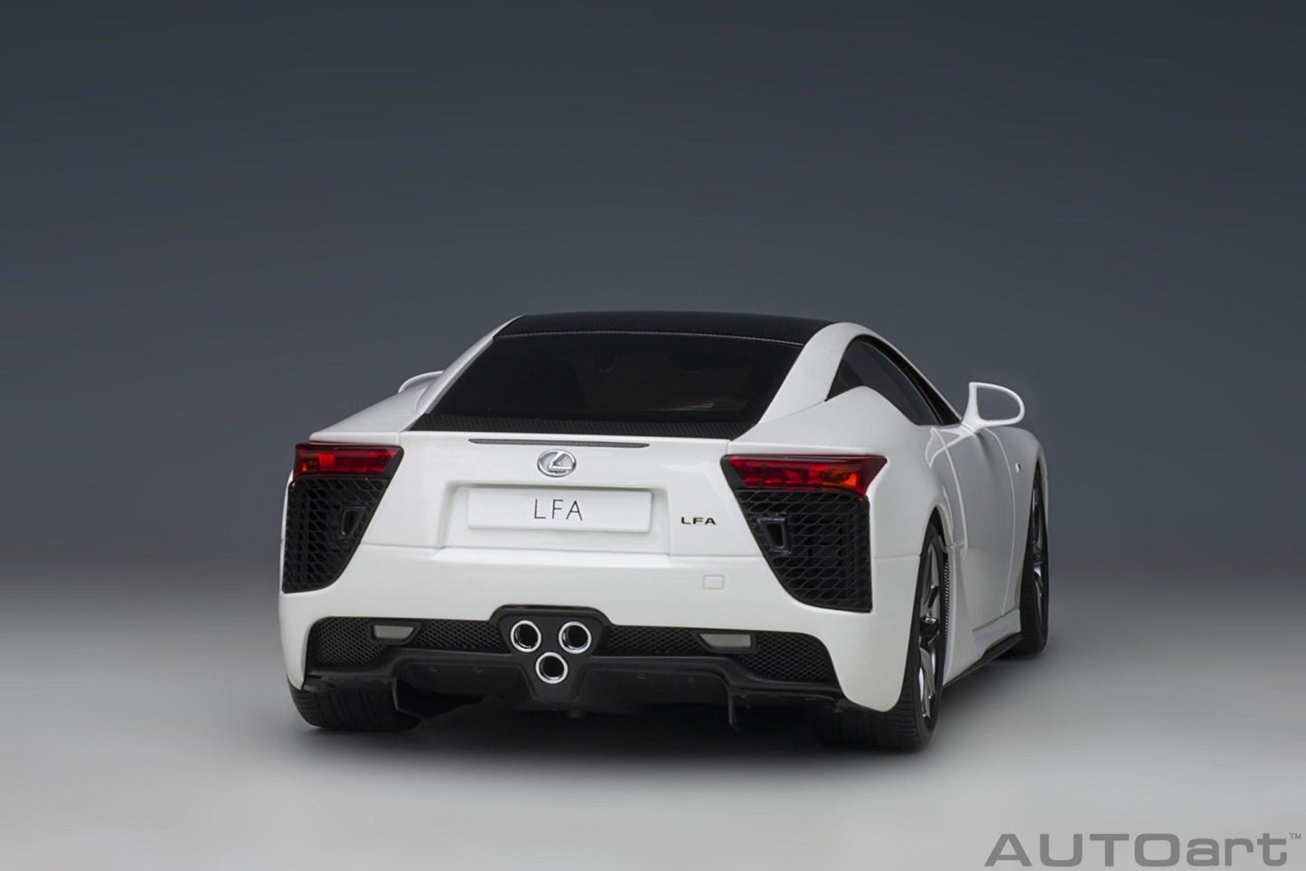 AutoArt Lexus LFA - Whitest White/Carbon 1:18 Modell - Artexio