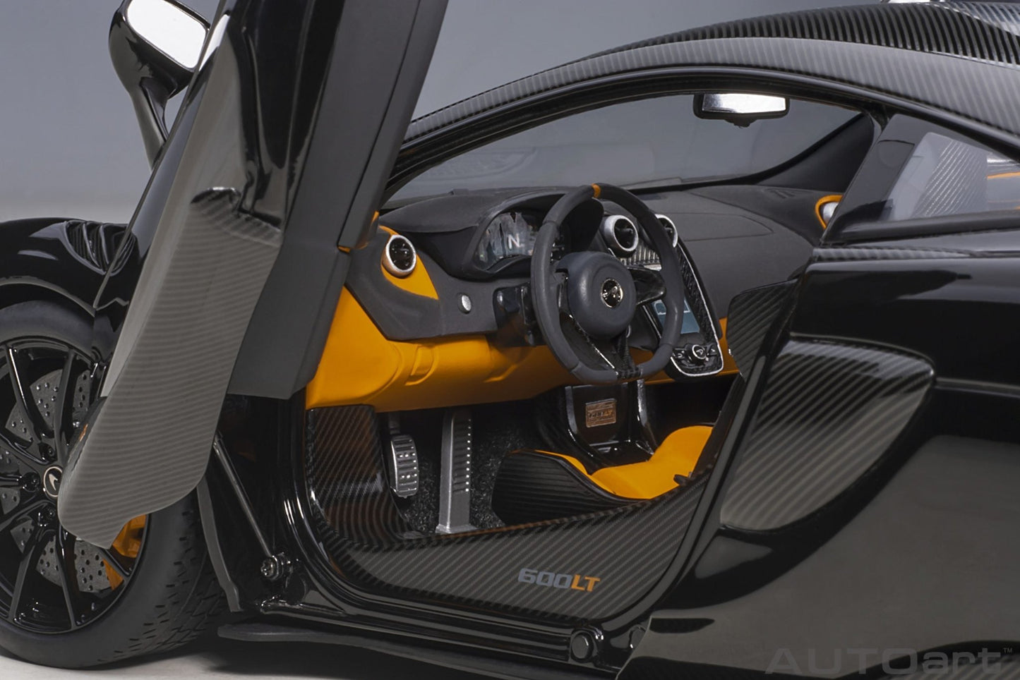 AutoArt McLaren 600LT - Onyx Black 1:18 Modell - Artexio