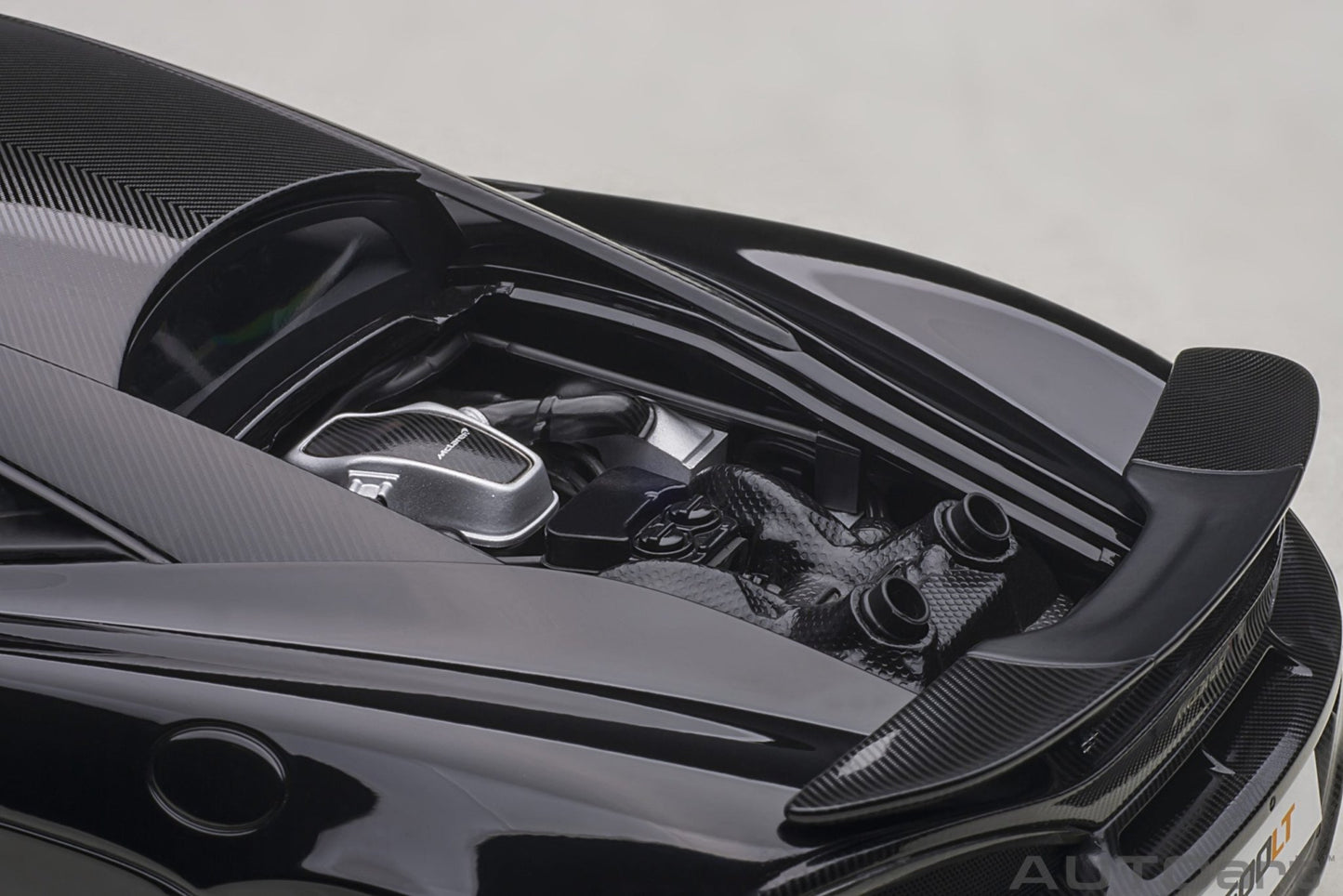 AutoArt McLaren 600LT - Onyx Black 1:18 Modell - Artexio