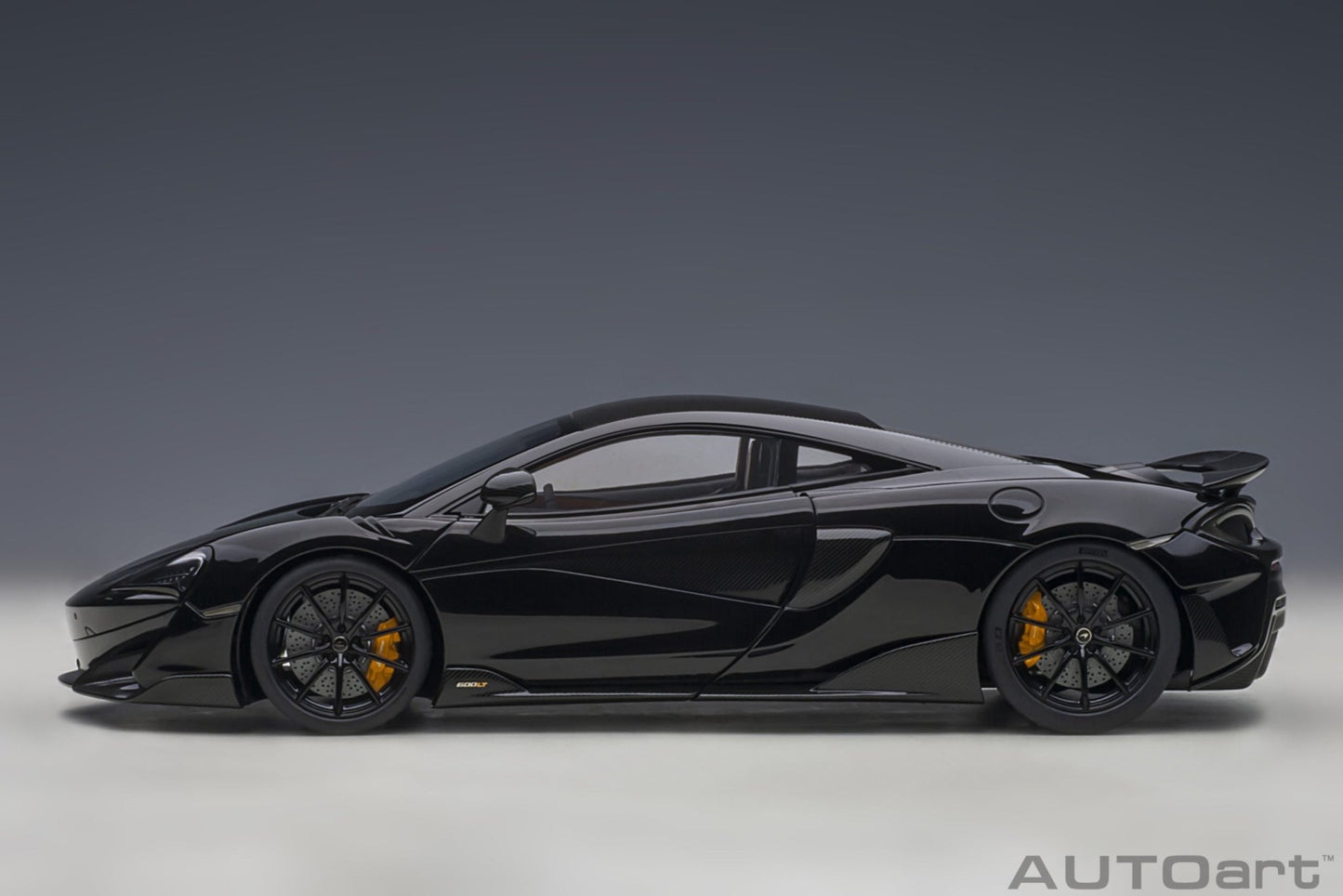 AutoArt McLaren 600LT - Onyx Black 1:18 Modell - Artexio