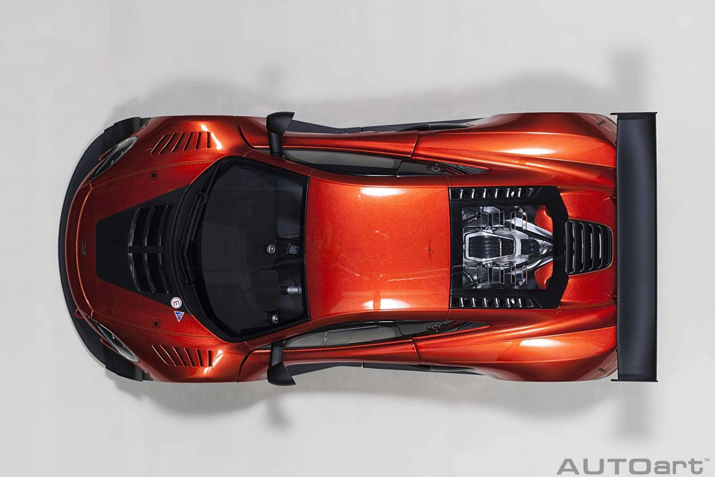 AutoArt McLAREN 650S GT3 - Volcano Orange/Black Accents 1:18 Modell - Artexio