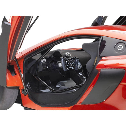 AutoArt McLAREN 650S GT3 - Volcano Orange/Black Accents 1:18 Modell - Artexio