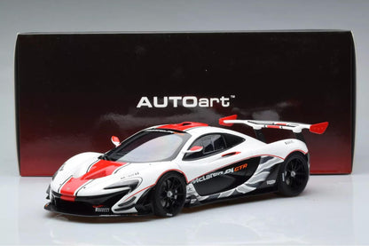 AutoArt McLAREN P1 GTR - Gloss White/Red Stripes) 1:18 Modell - Artexio