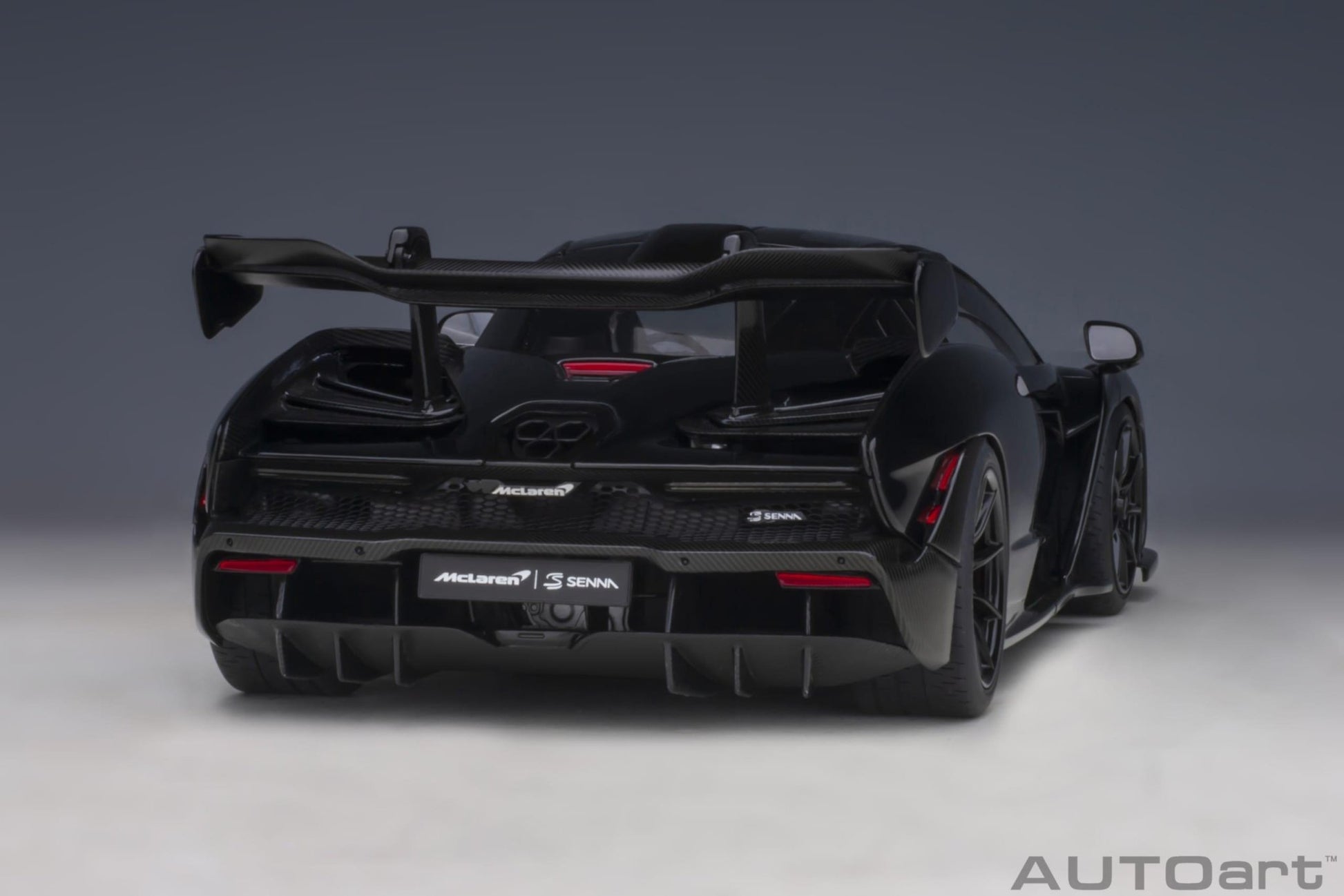 AutoArt McLaren Senna - Stealth Cosmos 1:18 Modell - Artexio