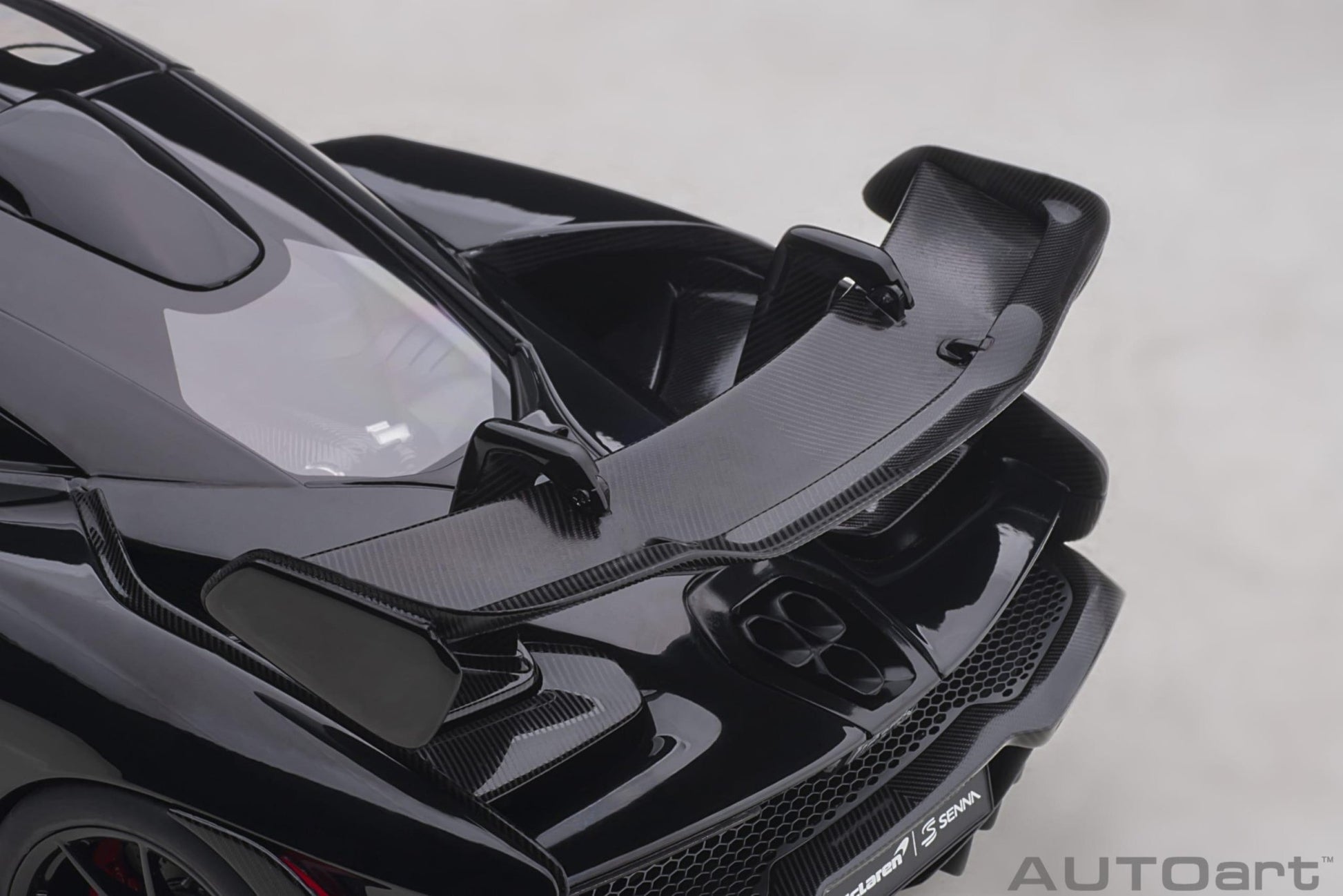 AutoArt McLaren Senna - Stealth Cosmos 1:18 Modell - Artexio