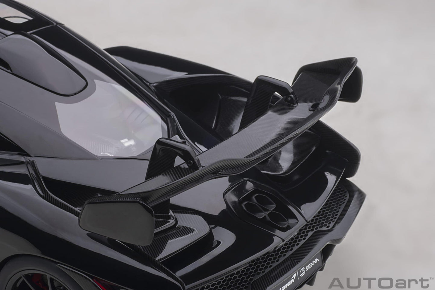 AutoArt McLaren Senna - Stealth Cosmos 1:18 Modell - Artexio