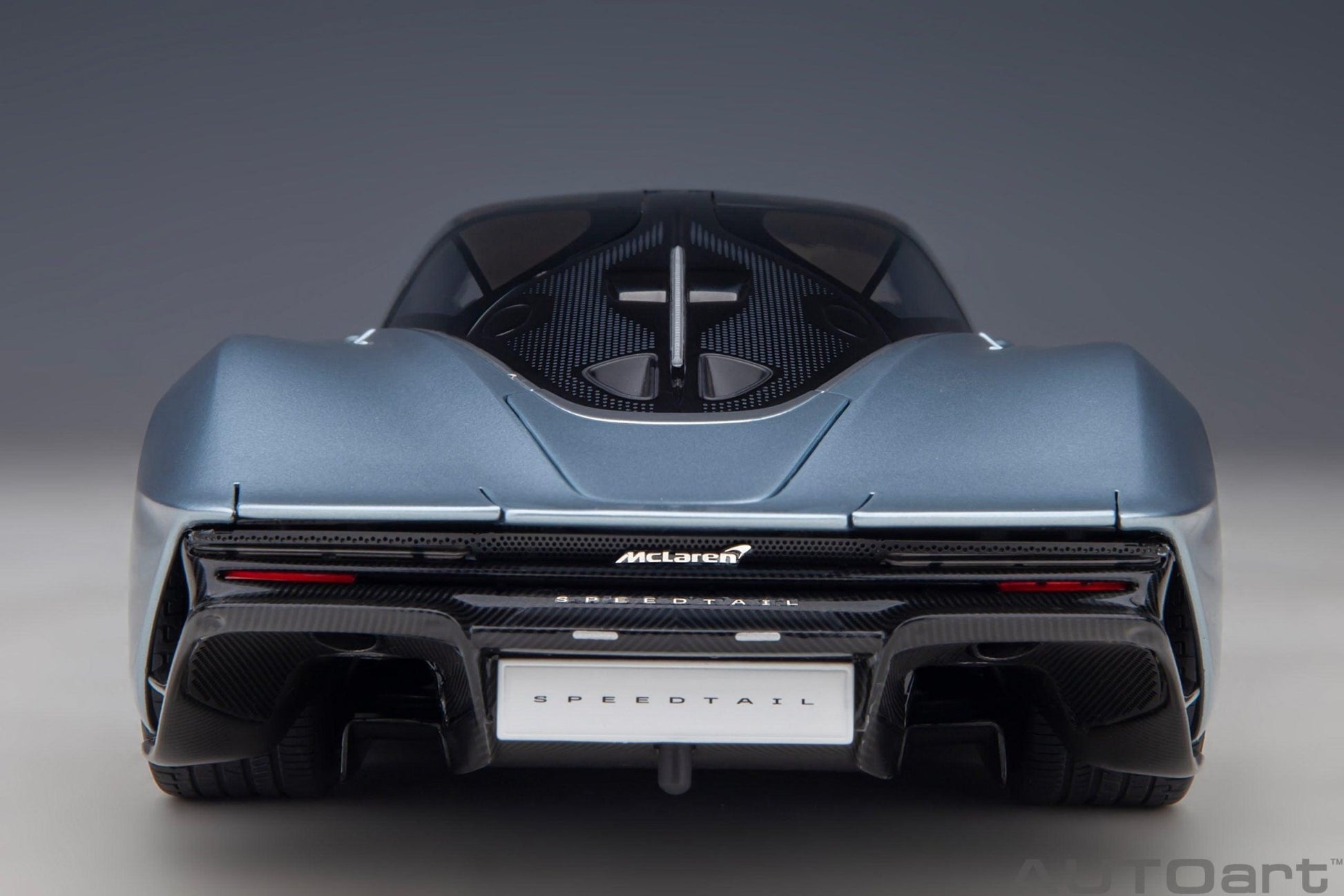 AutoArt McLaren Speedtail - Frozen Blue 1:18 Modell - Artexio