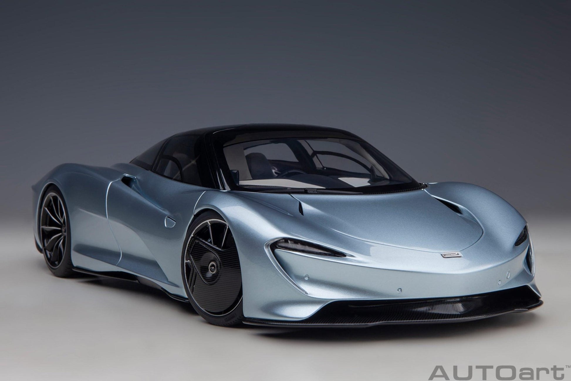 AutoArt McLaren Speedtail - Frozen Blue 1:18 Modell - Artexio