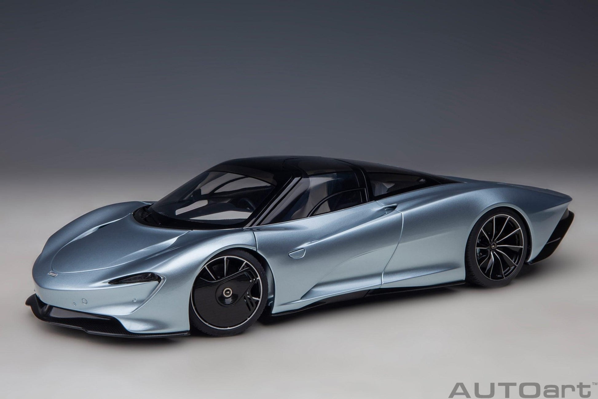 AutoArt McLaren Speedtail - Frozen Blue 1:18 Modell - Artexio