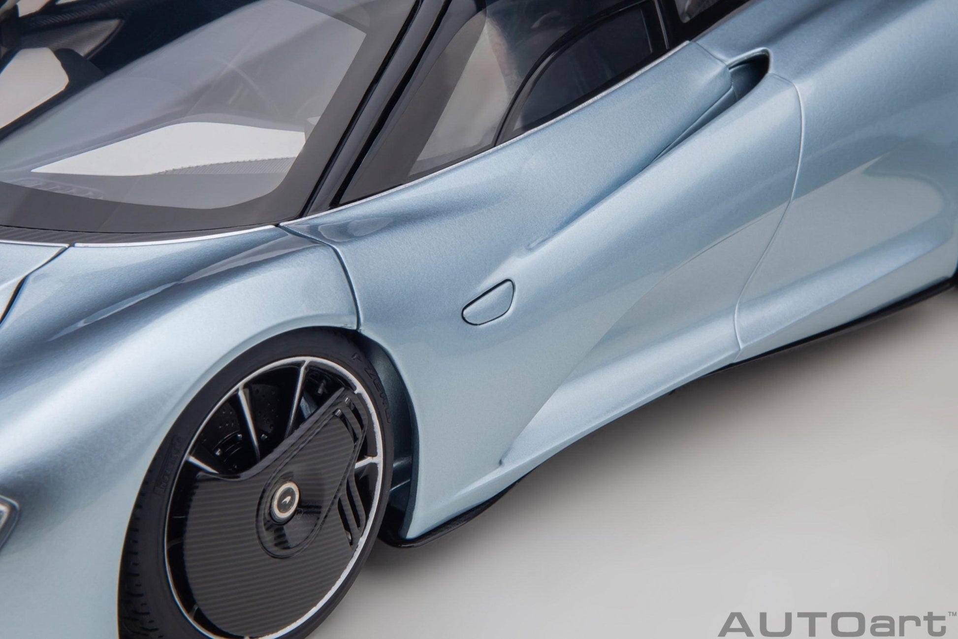 AutoArt McLaren Speedtail - Frozen Blue 1:18 Modell - Artexio