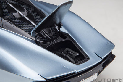 AutoArt McLaren Speedtail - Frozen Blue 1:18 Modell - Artexio