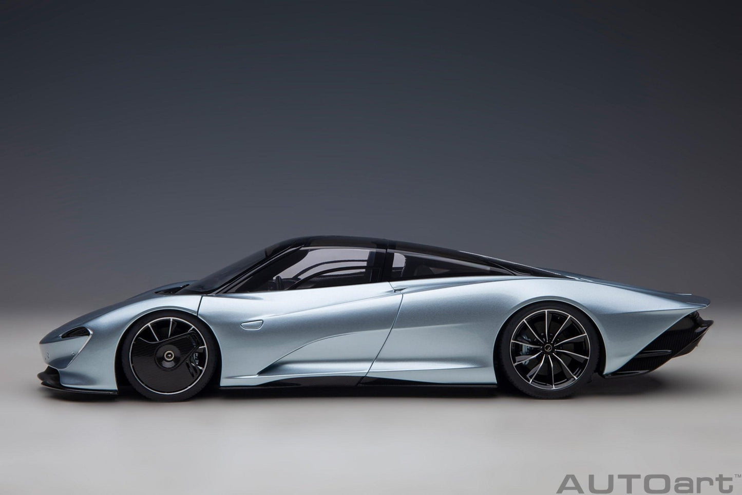 AutoArt McLaren Speedtail - Frozen Blue 1:18 Modell - Artexio