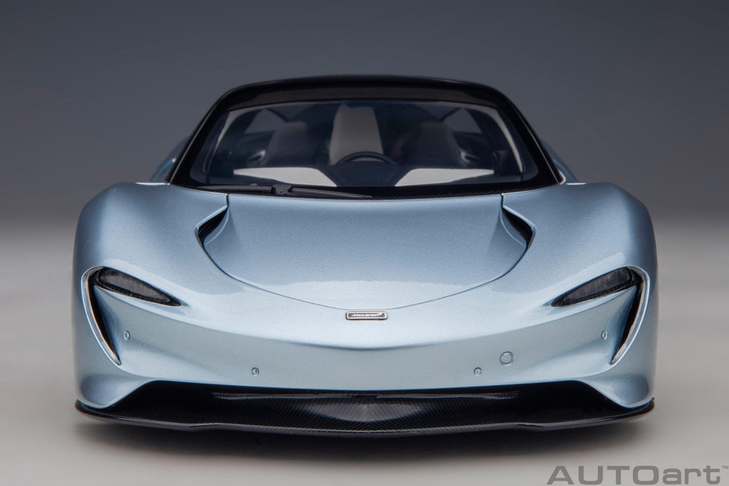 AutoArt McLaren Speedtail - Frozen Blue 1:18 Modell - Artexio