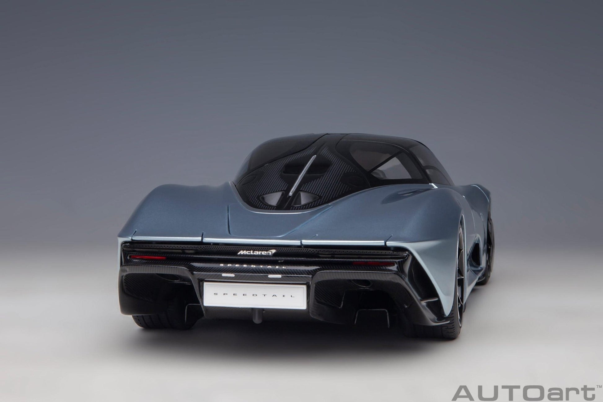 AutoArt McLaren Speedtail - Frozen Blue 1:18 Modell - Artexio