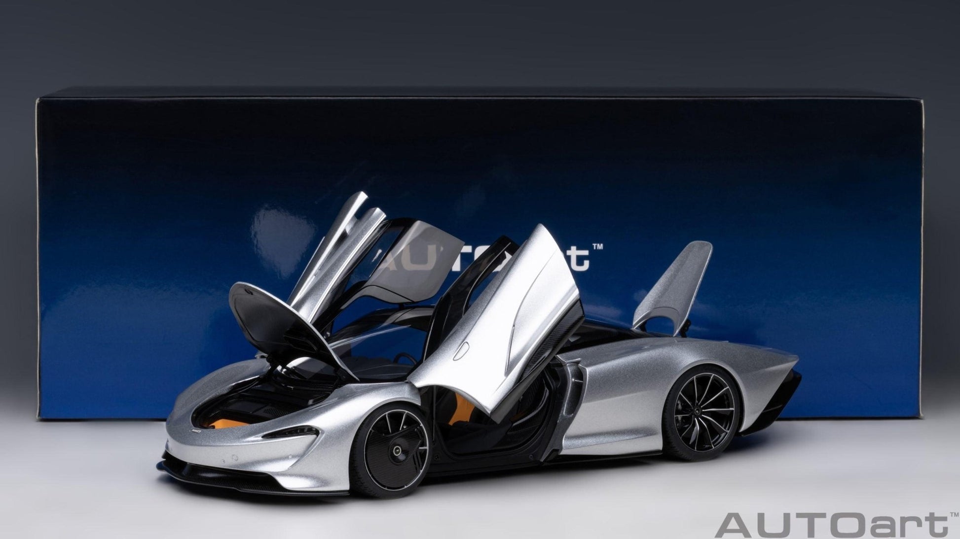 AutoArt McLaren Speedtail - Supernova Silver 1:18 Modell - Artexio