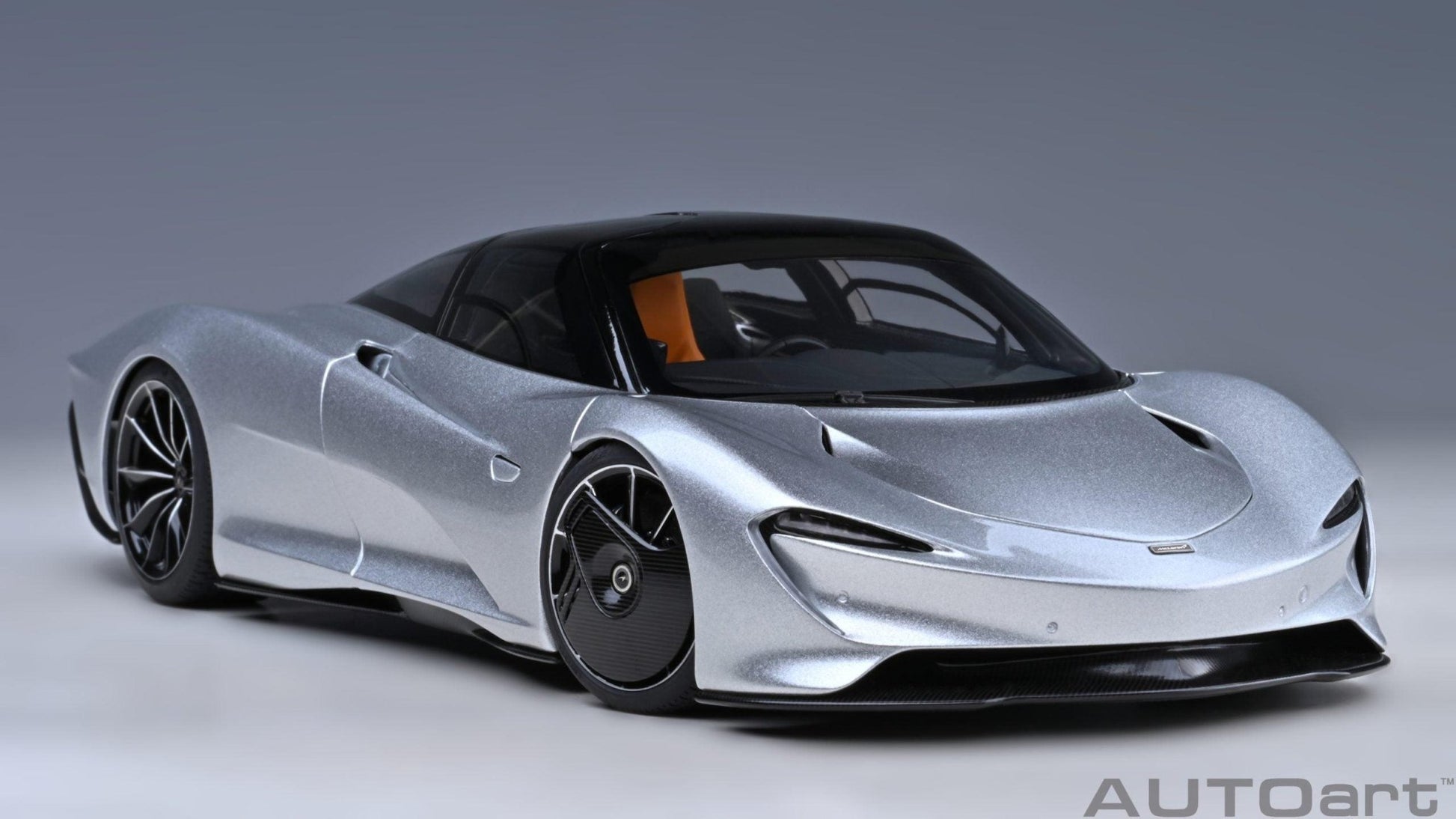 AutoArt McLaren Speedtail - Supernova Silver 1:18 Modell - Artexio