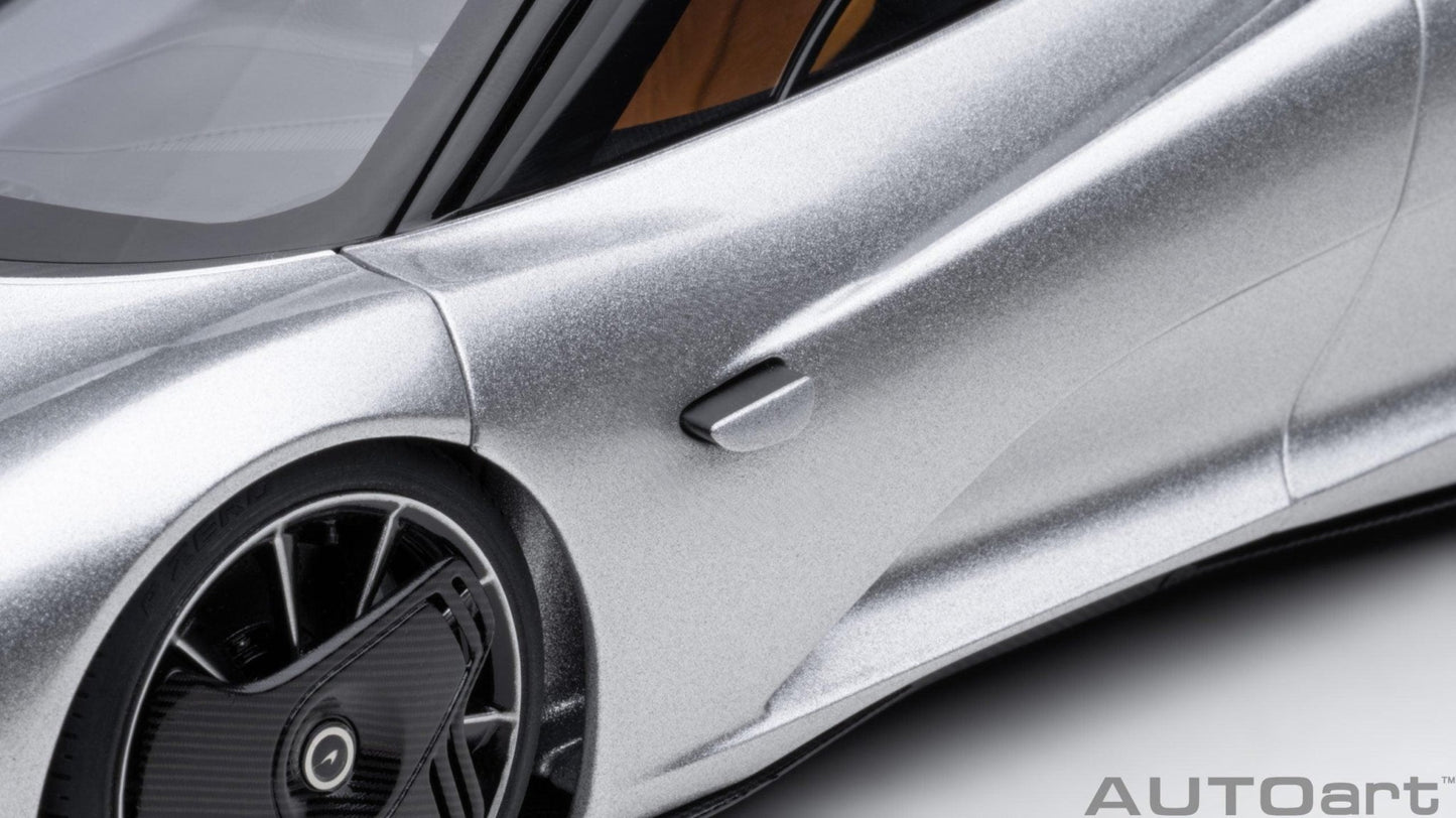 AutoArt McLaren Speedtail - Supernova Silver 1:18 Modell - Artexio