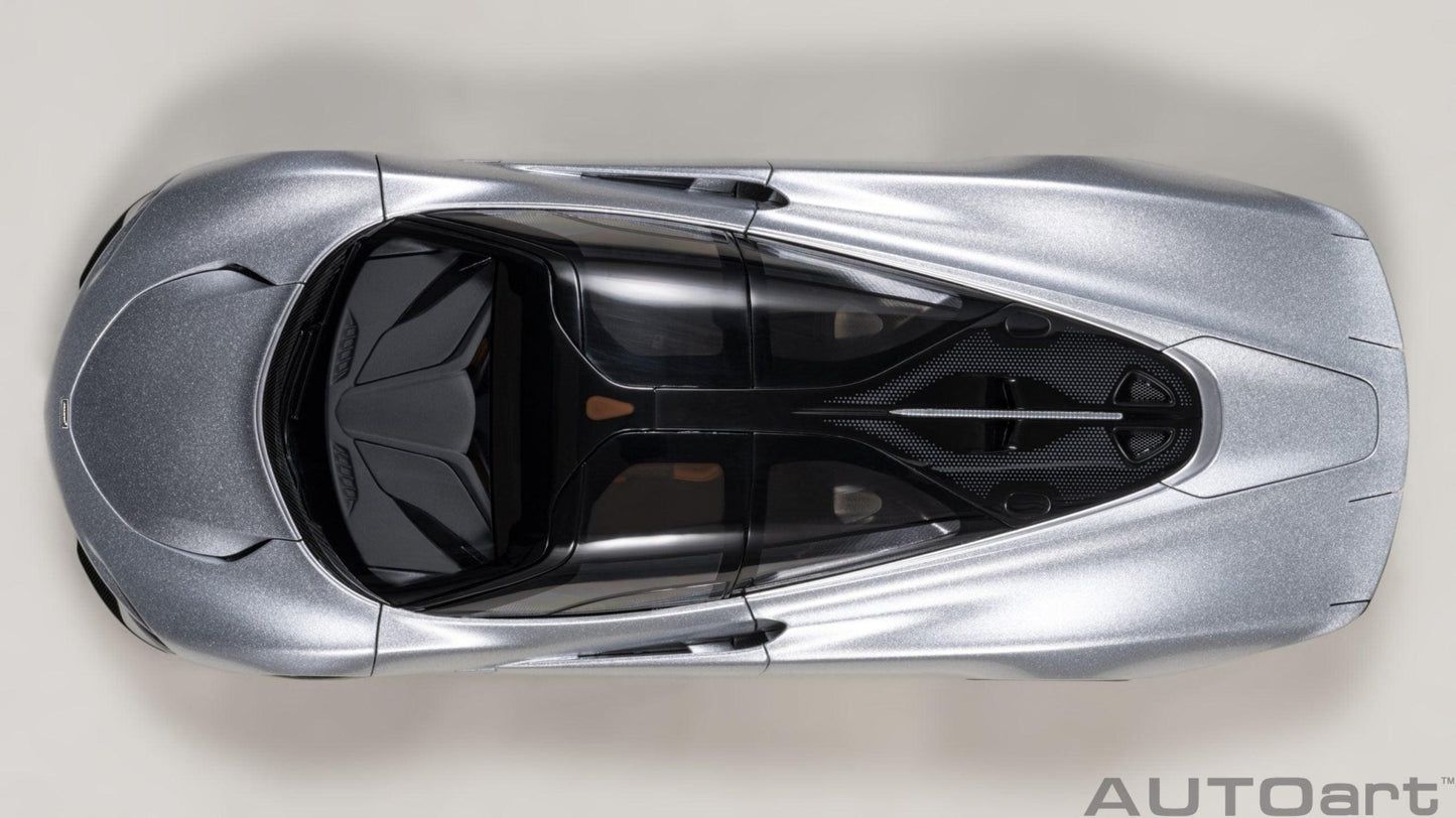 AutoArt McLaren Speedtail - Supernova Silver 1:18 Modell - Artexio