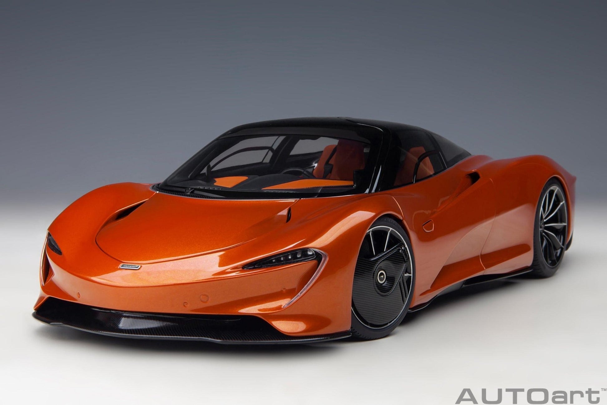 AutoArt McLaren Speedtail - Volcano Orange 1:18 Modell - Artexio