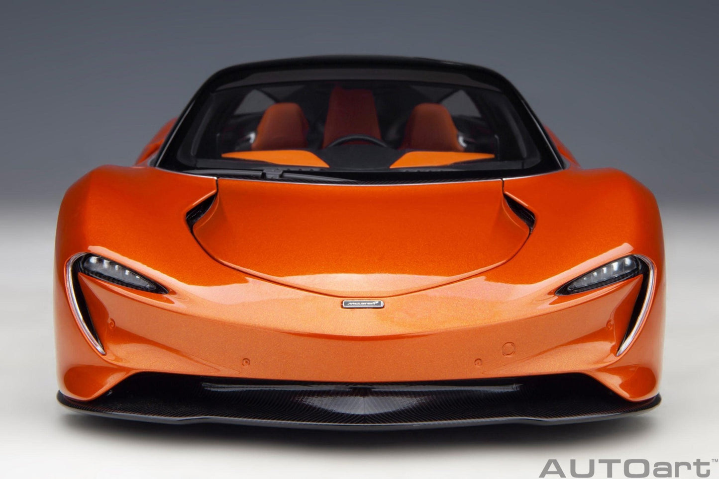 AutoArt McLaren Speedtail - Volcano Orange 1:18 Modell - Artexio