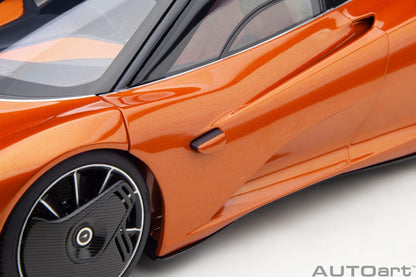 AutoArt McLaren Speedtail - Volcano Orange 1:18 Modell - Artexio