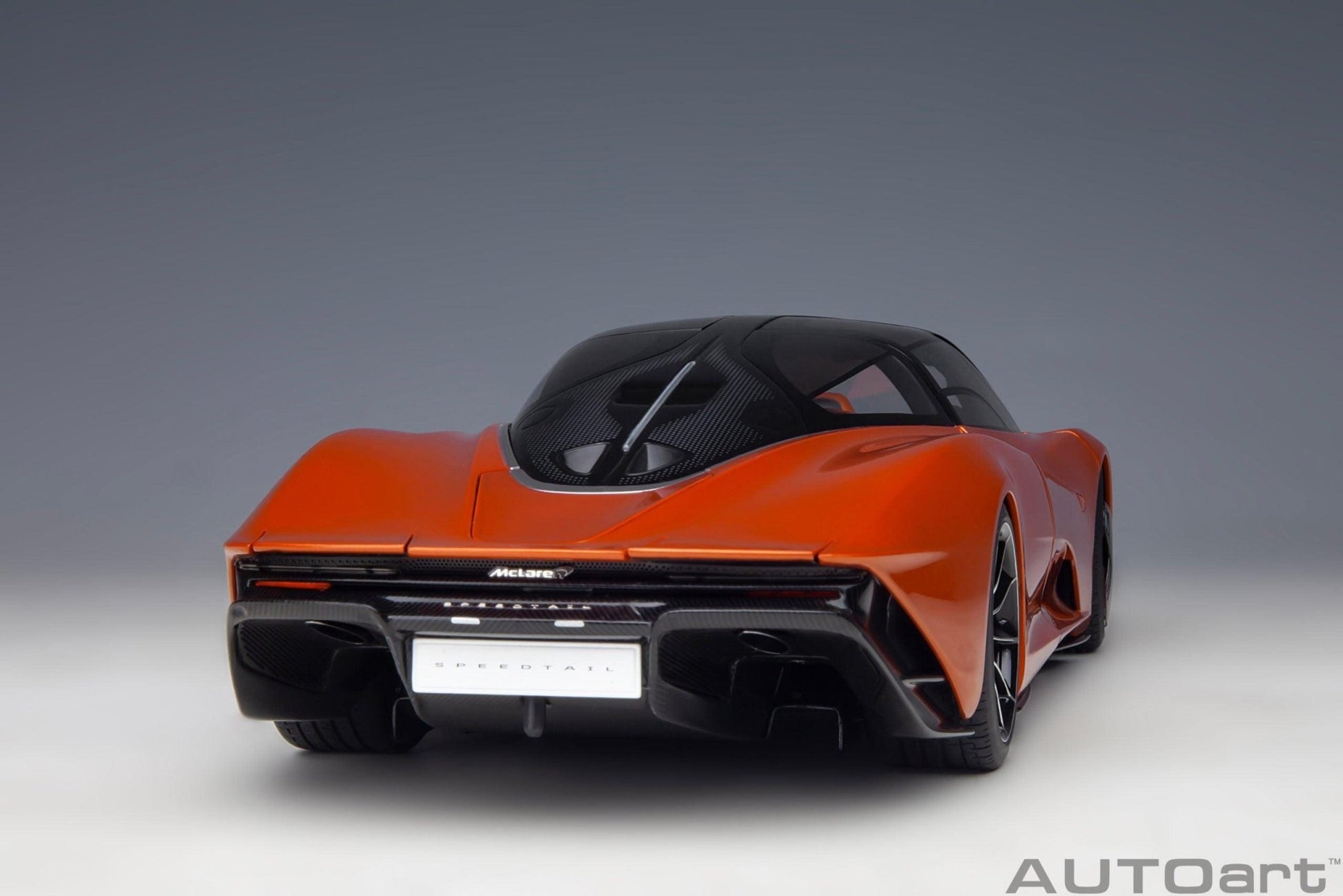 AutoArt McLaren Speedtail - Volcano Orange 1:18 Modell - Artexio