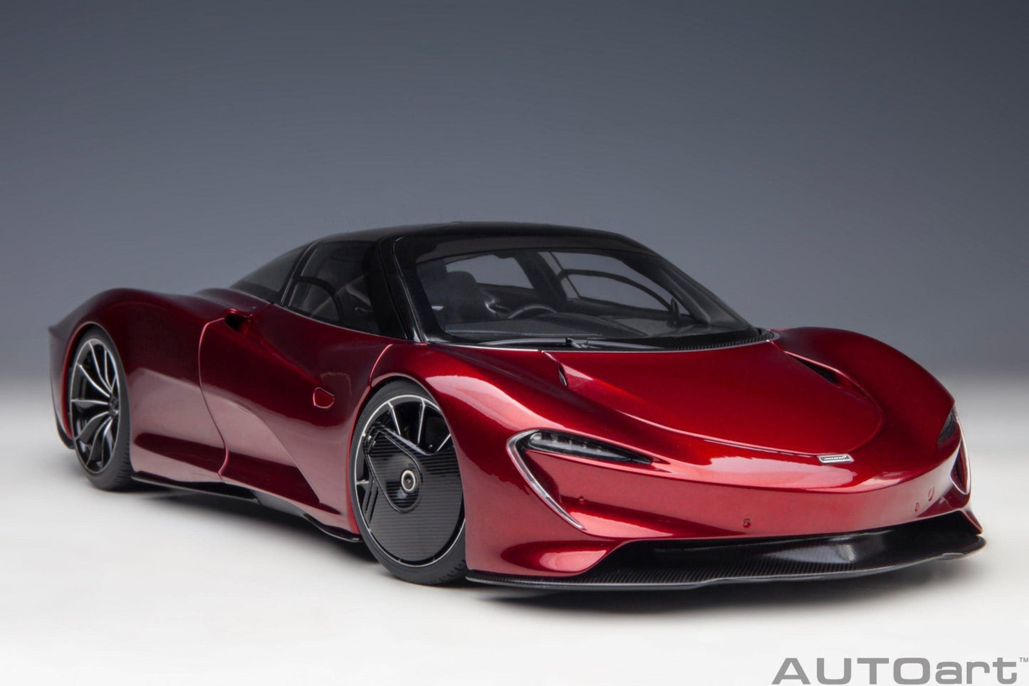 AutoArt McLaren Speedtail - Volcano Red 1:18 Modell - Artexio