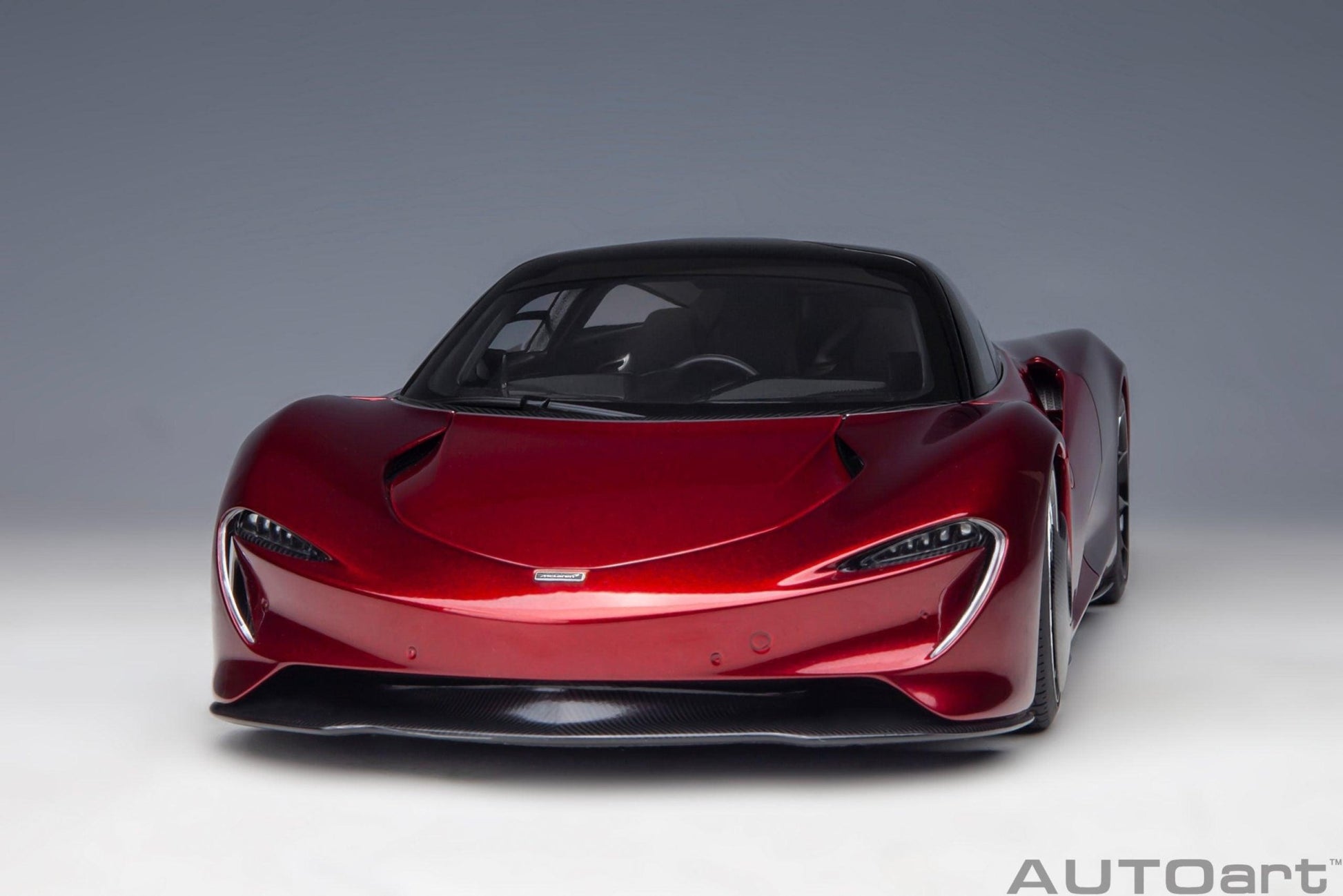 AutoArt McLaren Speedtail - Volcano Red 1:18 Modell - Artexio