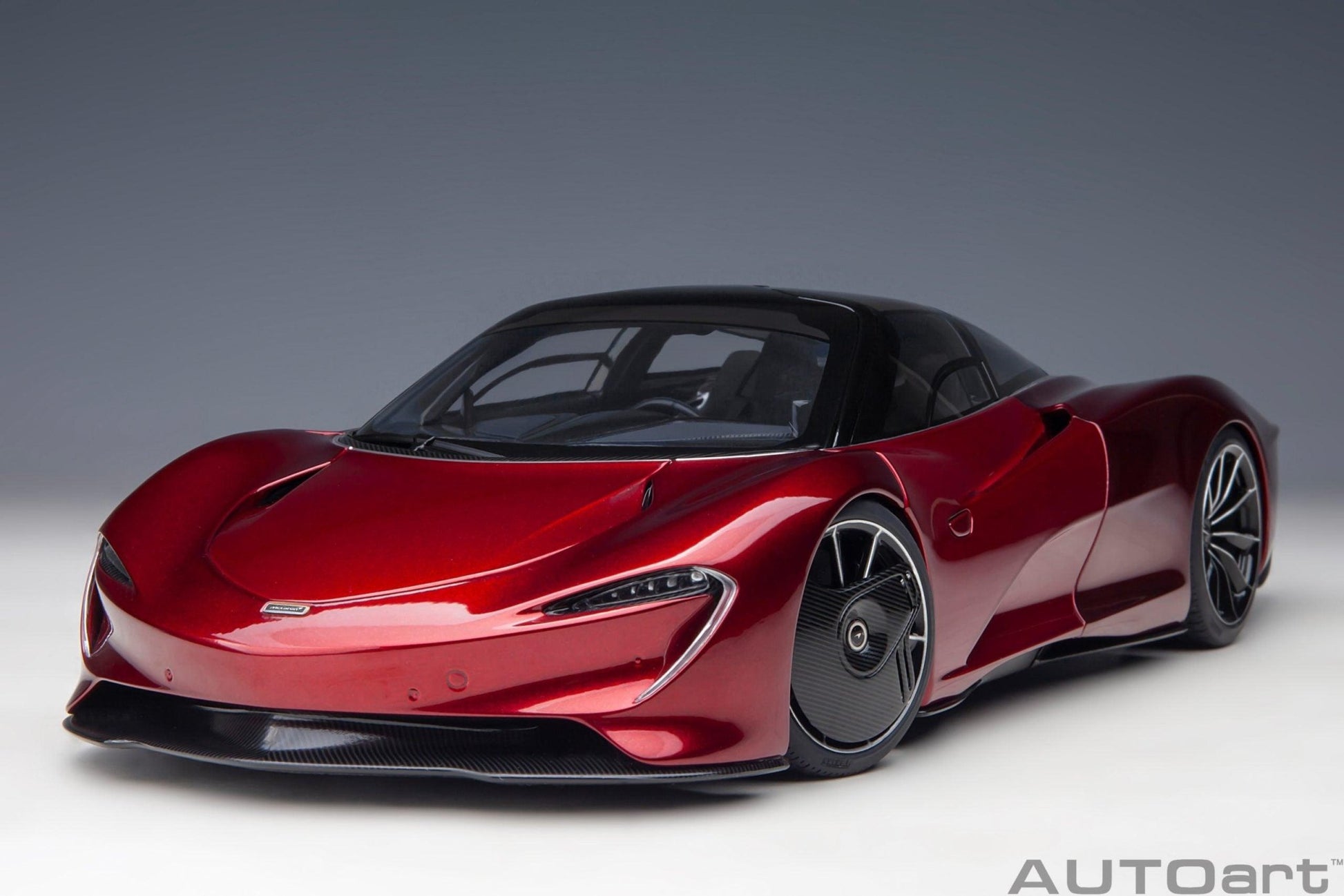 AutoArt McLaren Speedtail - Volcano Red 1:18 Modell - Artexio