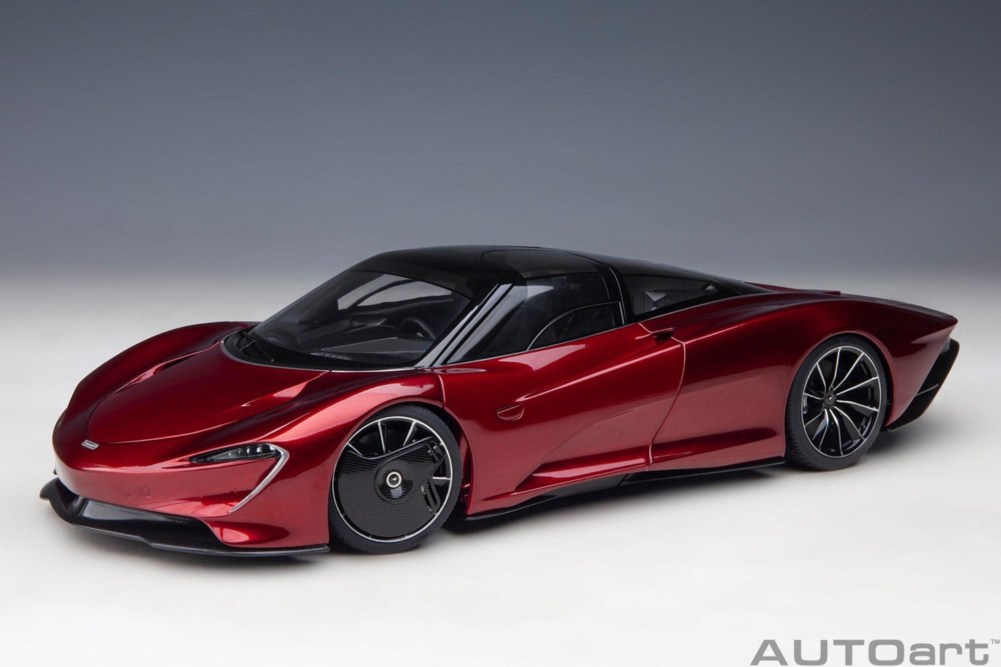 AutoArt McLaren Speedtail - Volcano Red 1:18 Modell - Artexio