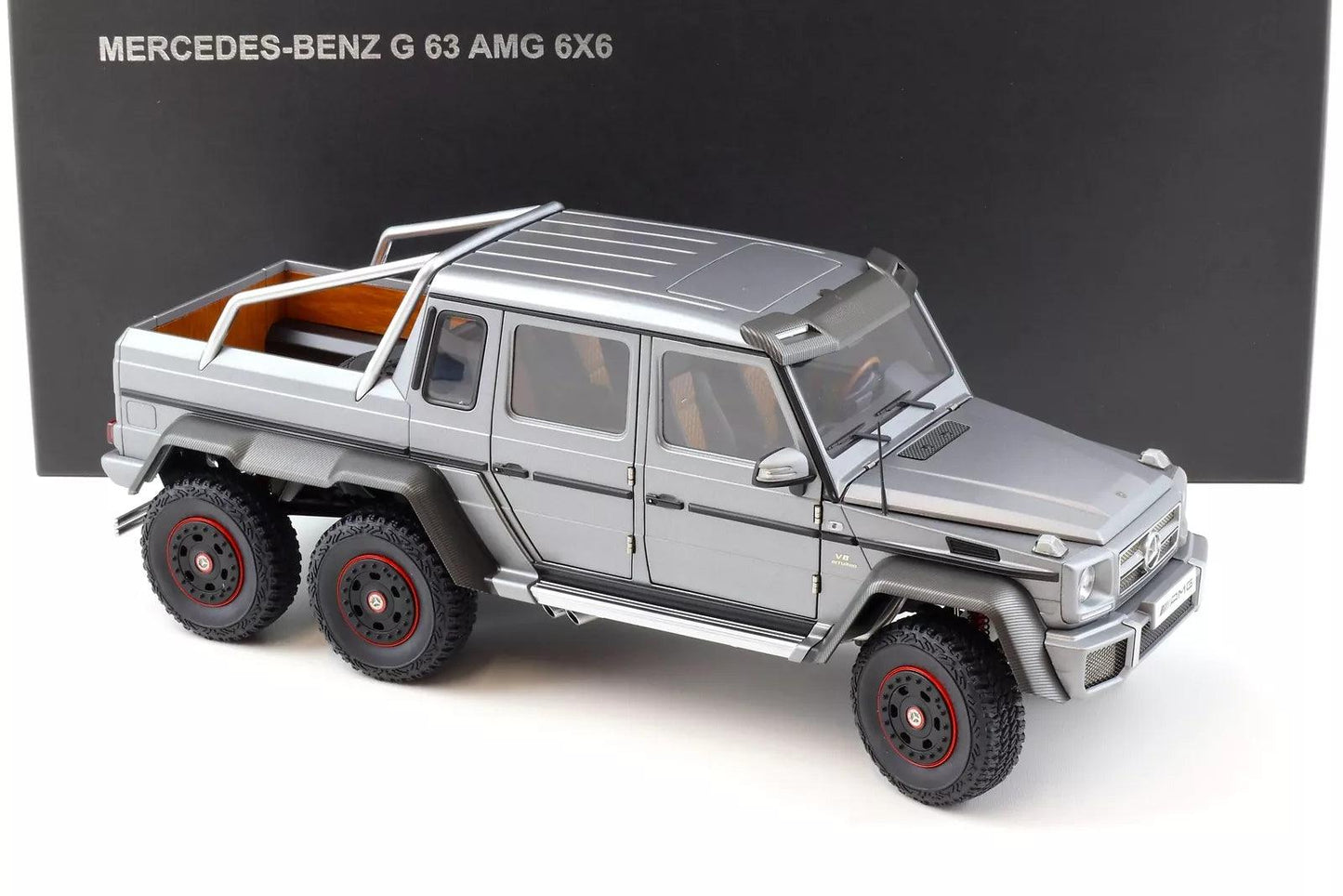 AutoArt Mercedes - Benz G63 AMG 6x6 - Designo Platinum Magno 1:18 Modell - Artexio