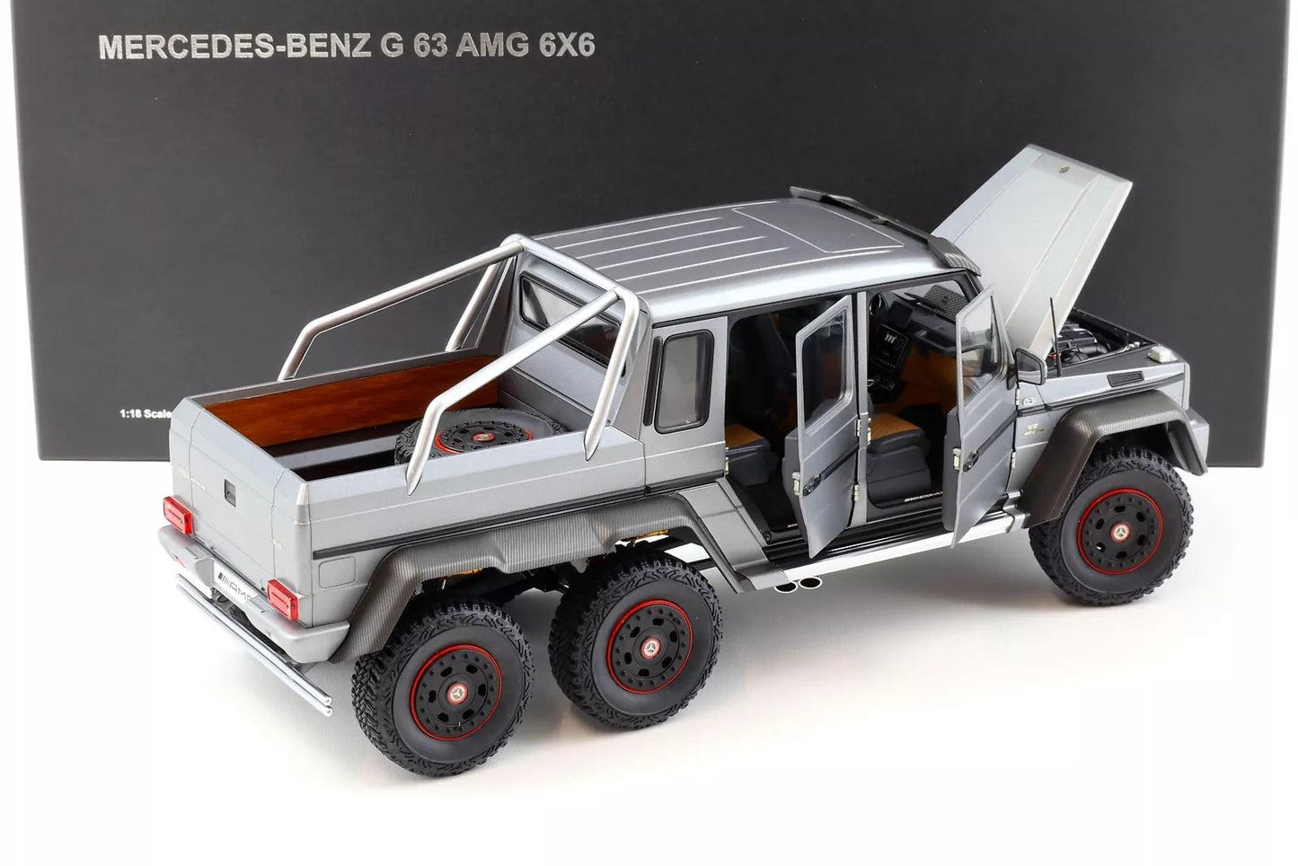 AutoArt Mercedes - Benz G63 AMG 6x6 - Designo Platinum Magno 1:18 Modell - Artexio