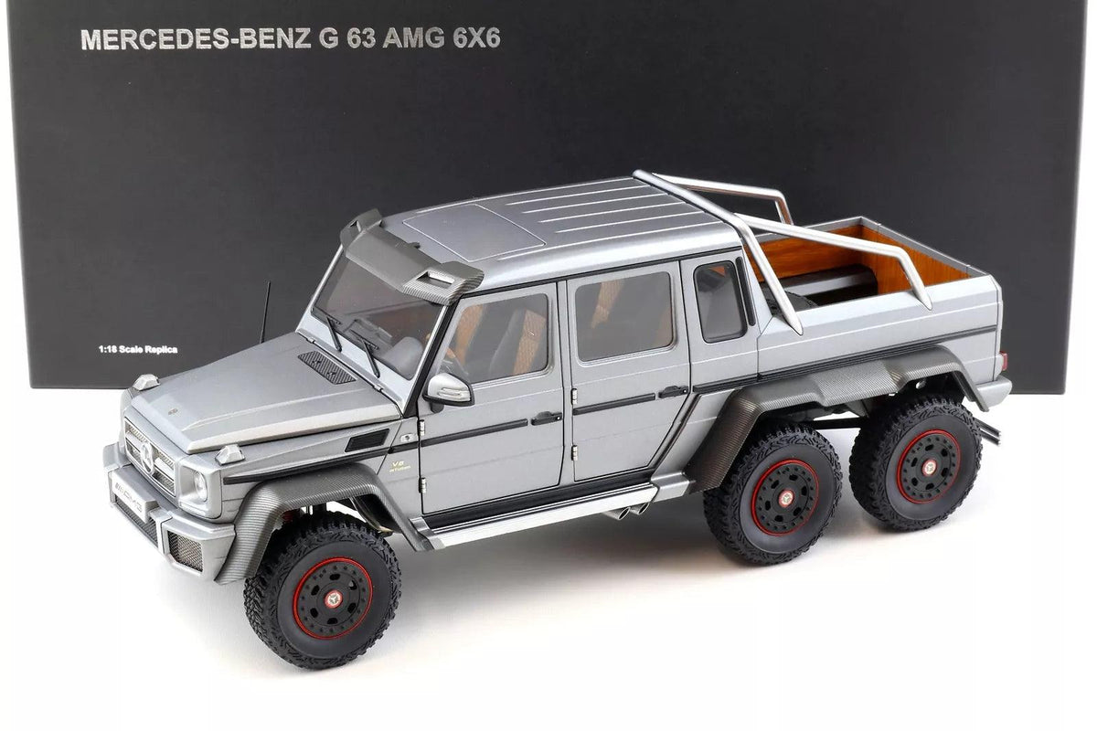 AutoArt Mercedes-Benz G63 AMG 6x6 - Designo Platinum Magno 1:18 Modell