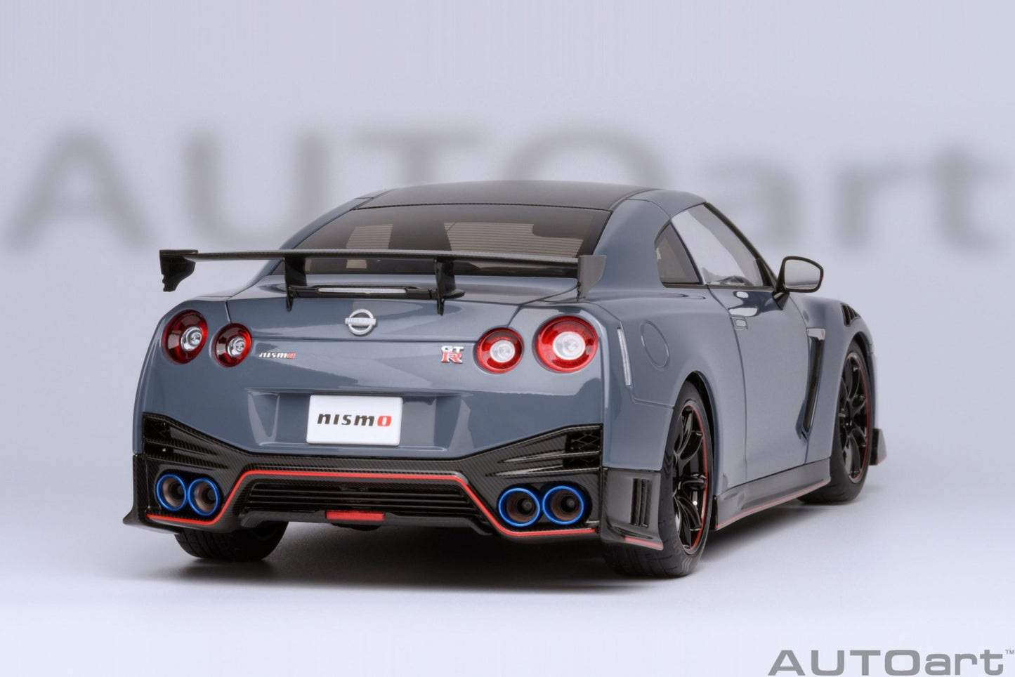 AutoArt Nissan GT - R (R35) Nismo 2022 Special Edition (Nismo Stealth Gray) 1:18 Modell - Artexio