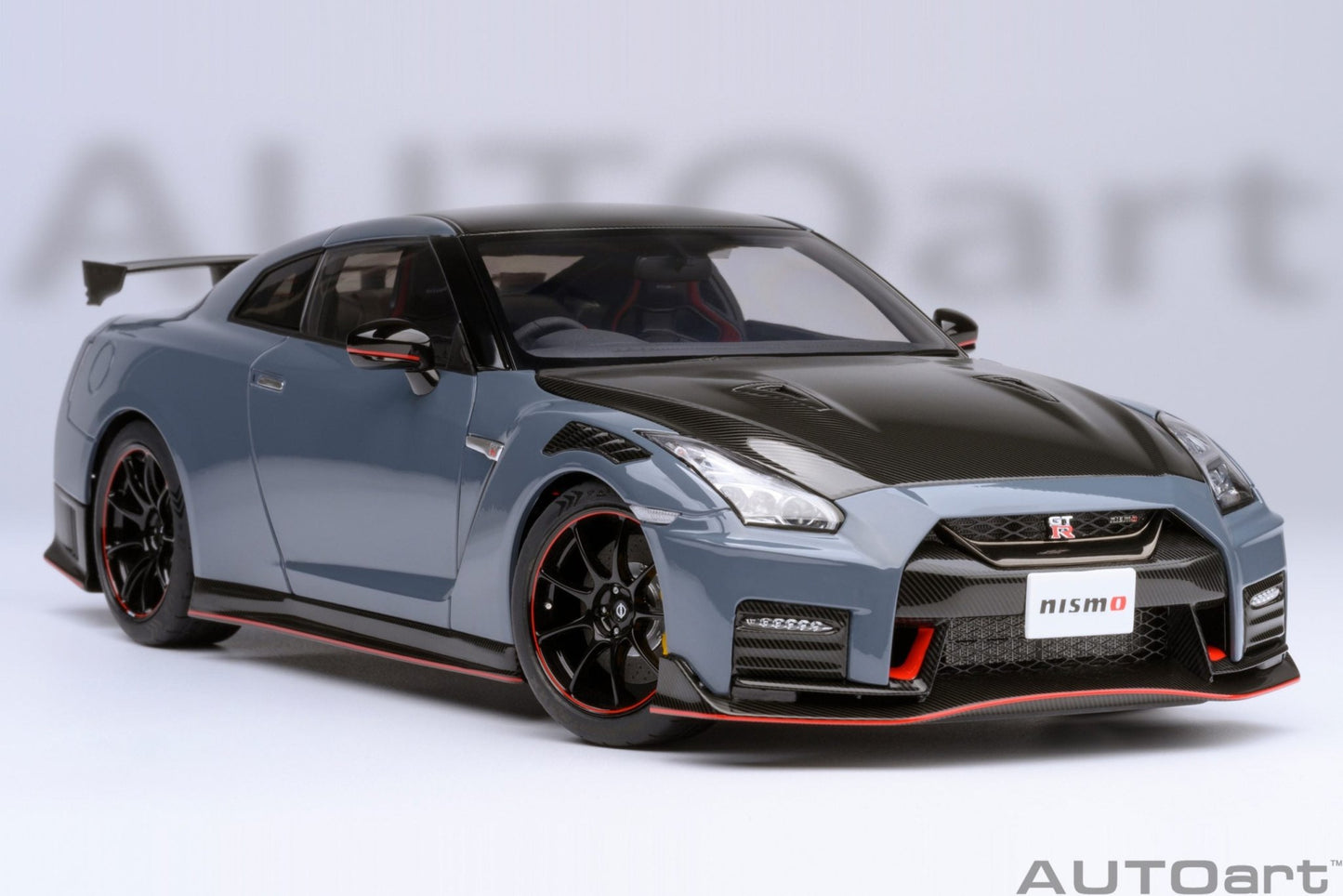 AutoArt Nissan GT - R (R35) Nismo 2022 Special Edition (Nismo Stealth Gray) 1:18 Modell - Artexio