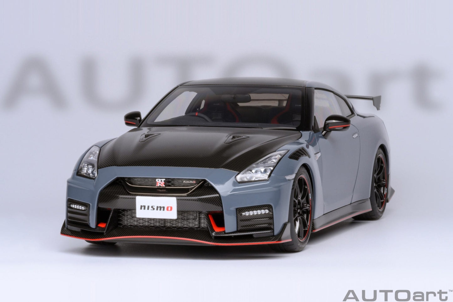 AutoArt Nissan GT - R (R35) Nismo 2022 Special Edition (Nismo Stealth Gray) 1:18 Modell - Artexio