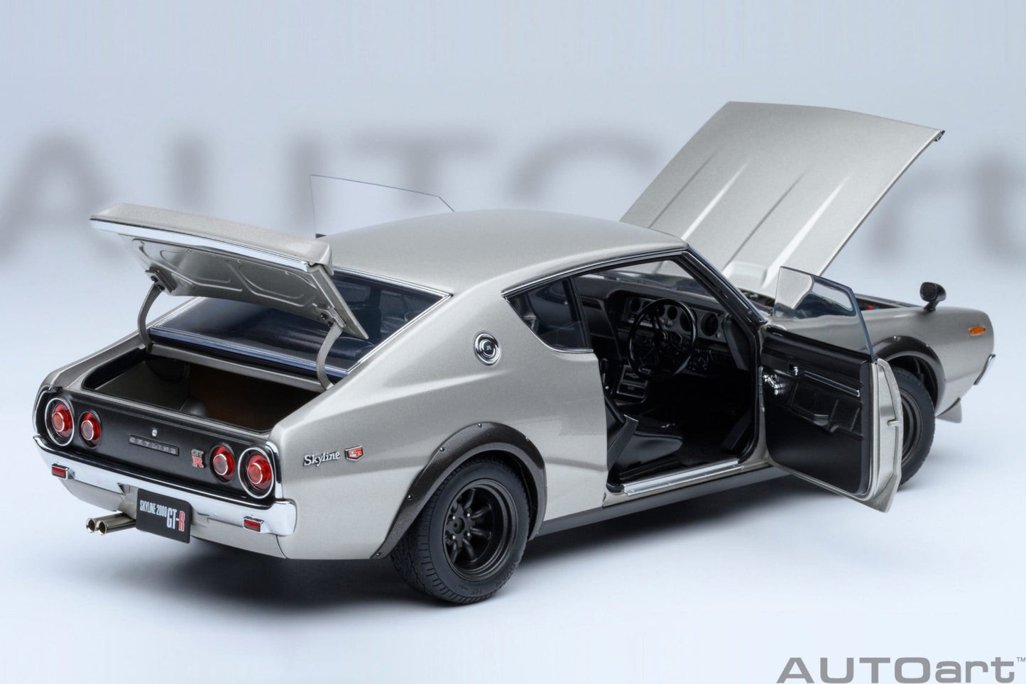 AutoArt Nissan Skyline 2000 GT-R (KPGC110) Tuned version Silver 1:18 Modell