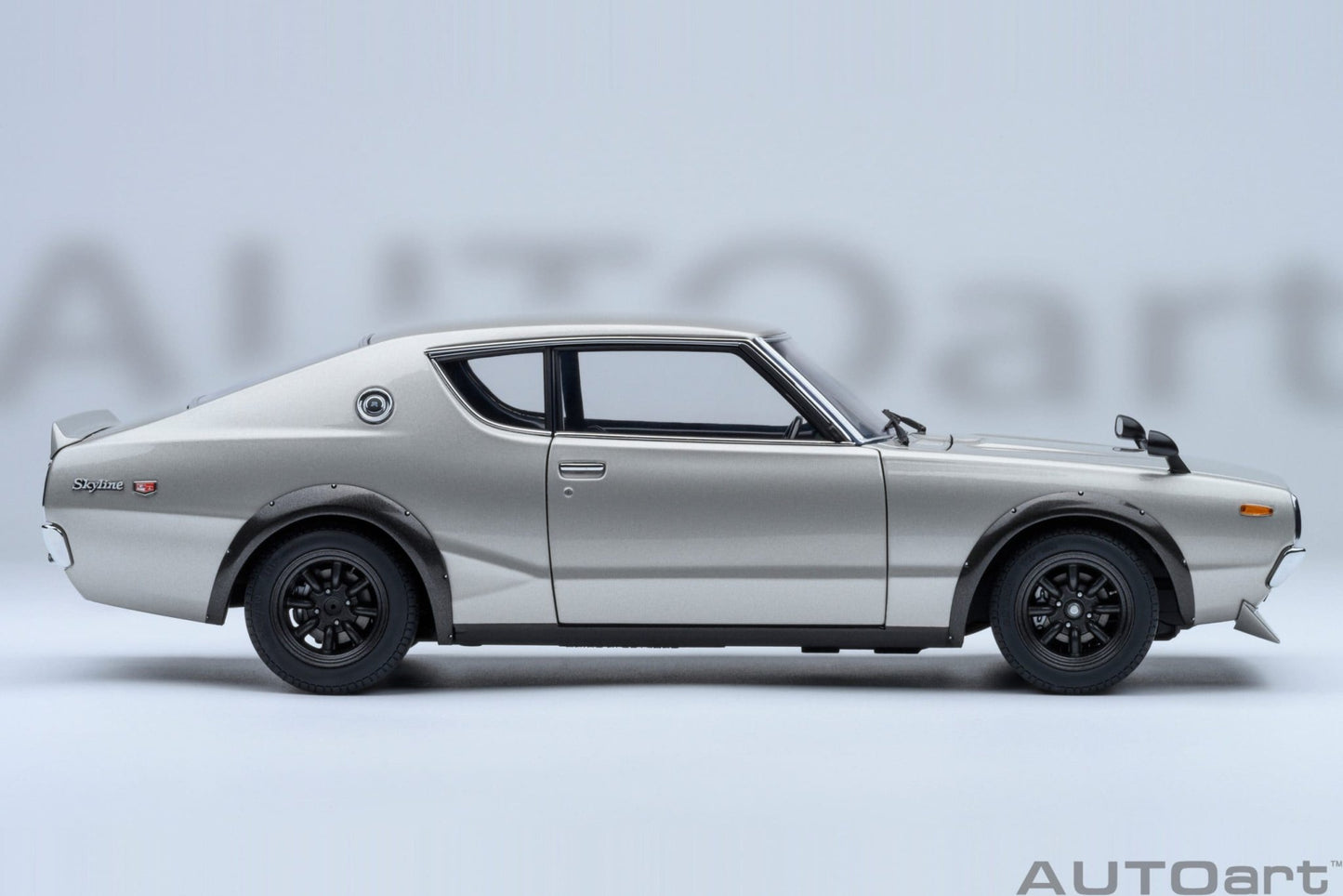 AutoArt Nissan Skyline 2000 GT-R (KPGC110) Tuned version Silver 1:18 Modell