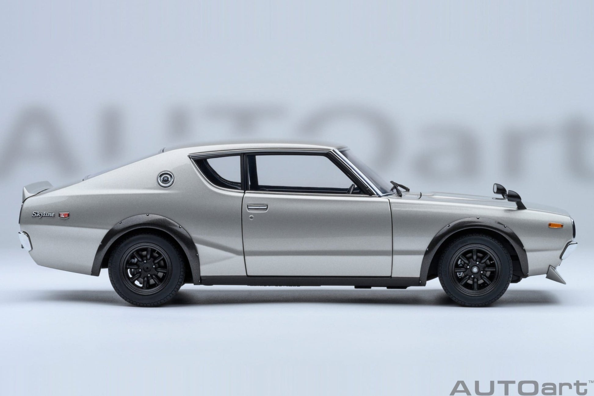 AutoArt Nissan Skyline 2000 GT-R (KPGC110) Tuned version Silver 1:18 Modell