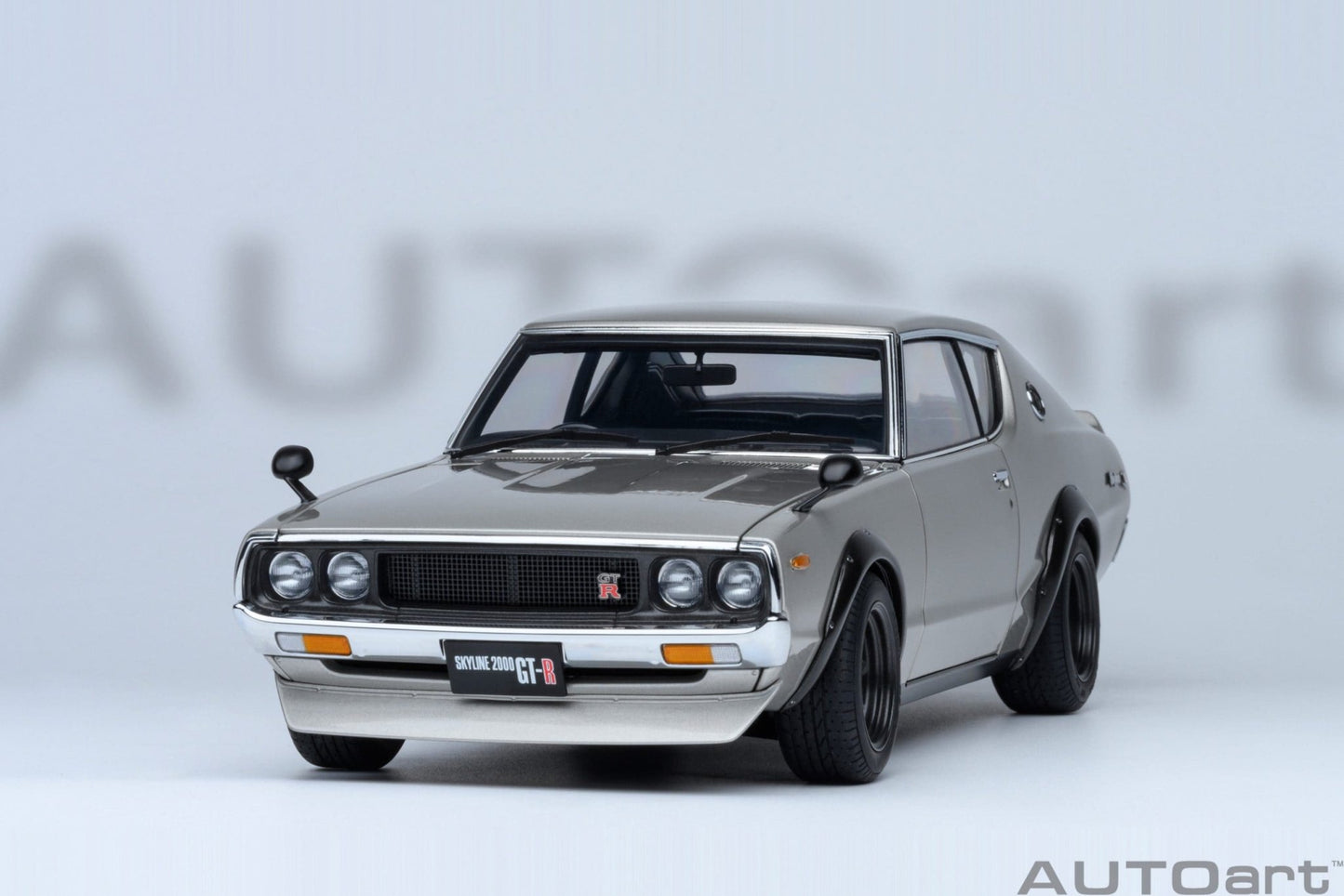 AutoArt Nissan Skyline 2000 GT-R (KPGC110) Tuned version Silver 1:18 Modell