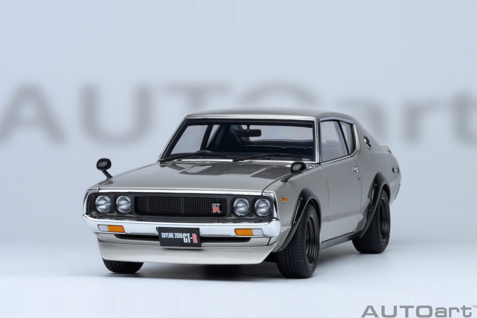 AutoArt Nissan Skyline 2000 GT-R (KPGC110) Tuned version Silver 1:18 Modell